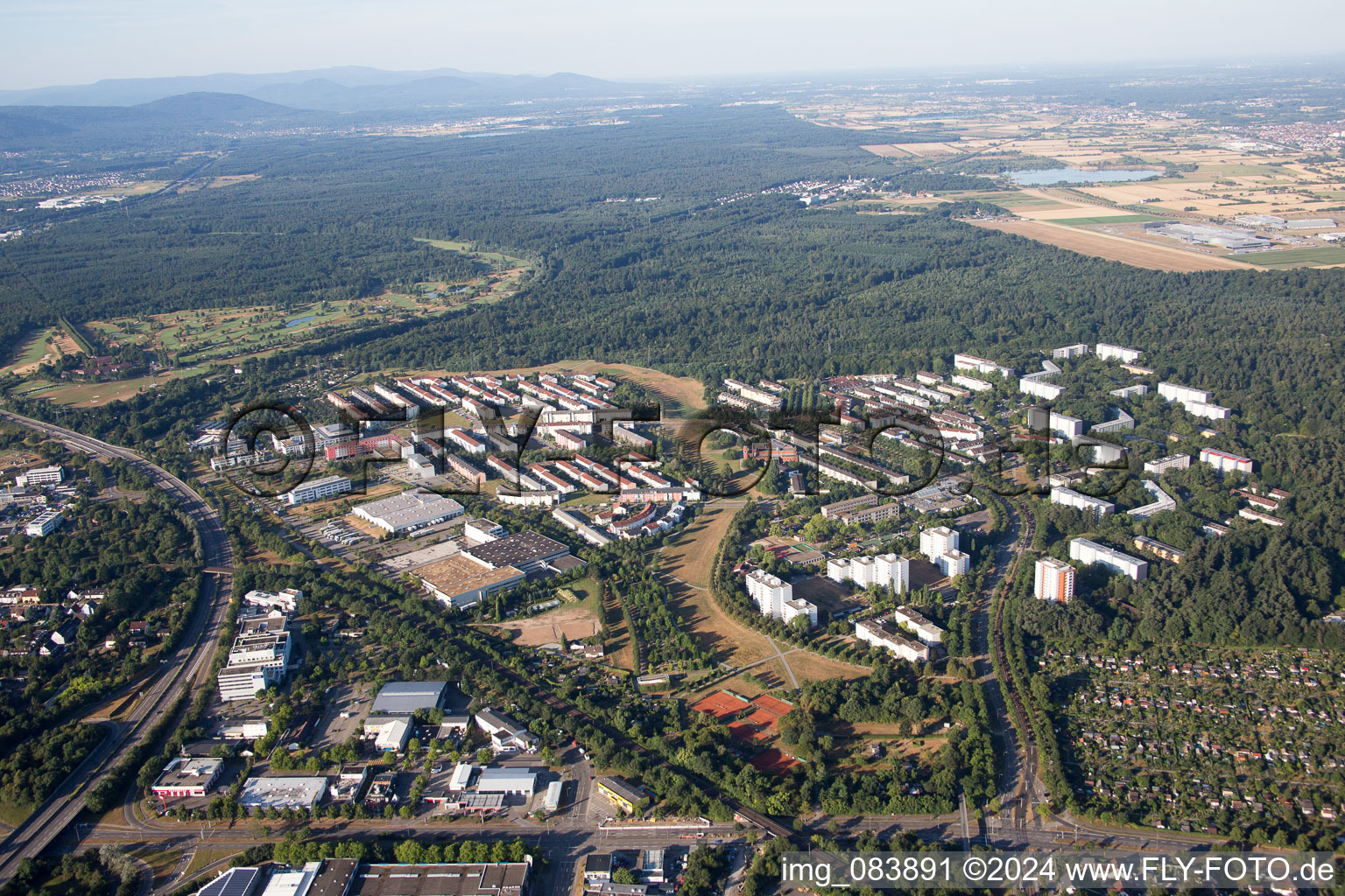 Vue aérienne de Quartier Oberreut in Karlsruhe dans le département Bade-Wurtemberg, Allemagne