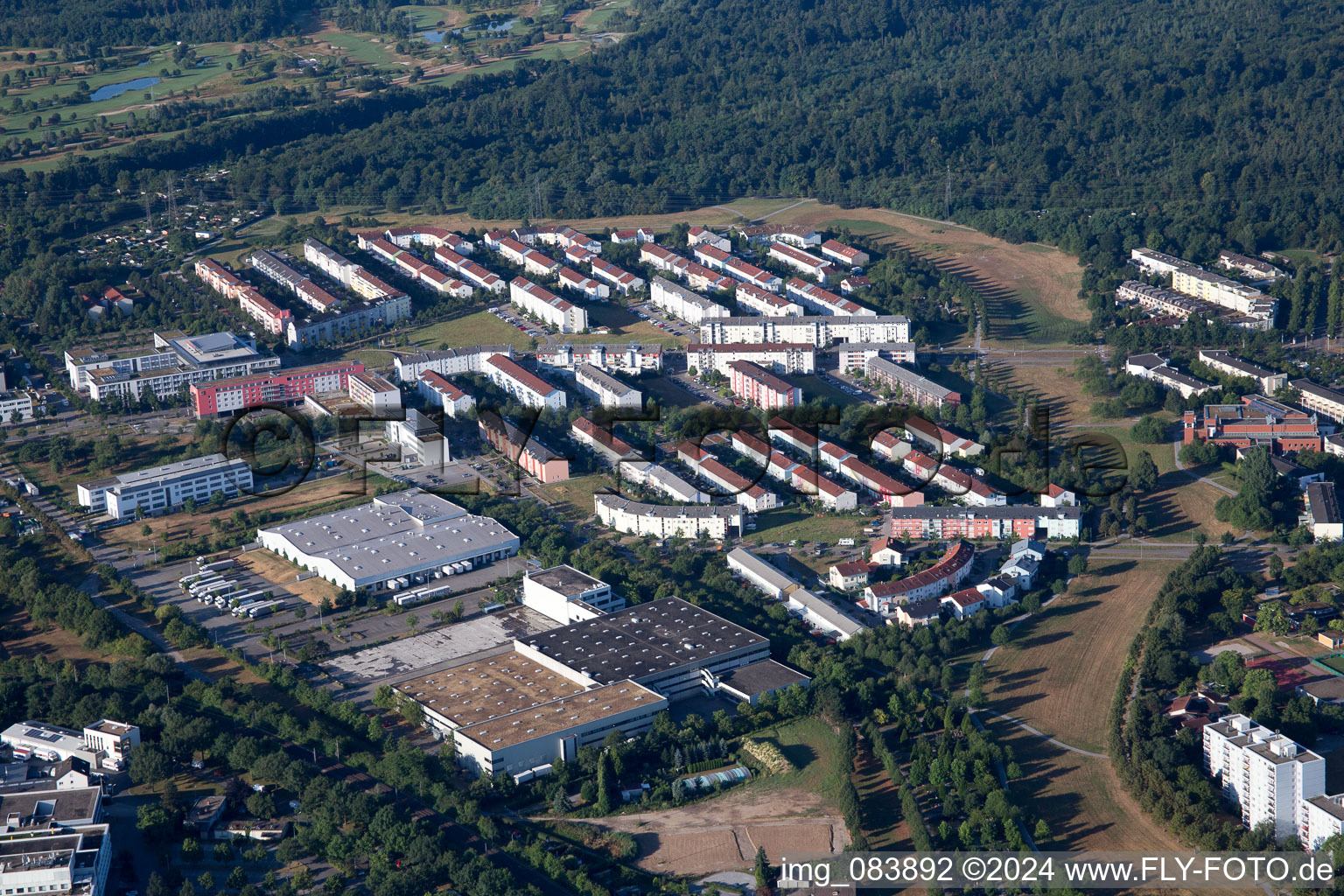 Vue aérienne de Quartier Oberreut in Karlsruhe dans le département Bade-Wurtemberg, Allemagne