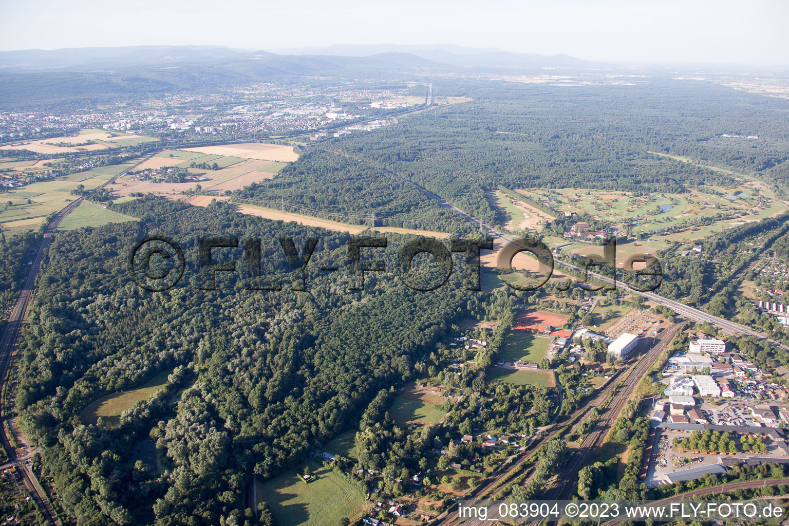 Vue aérienne de Club de golf à le quartier Beiertheim-Bulach in Karlsruhe dans le département Bade-Wurtemberg, Allemagne
