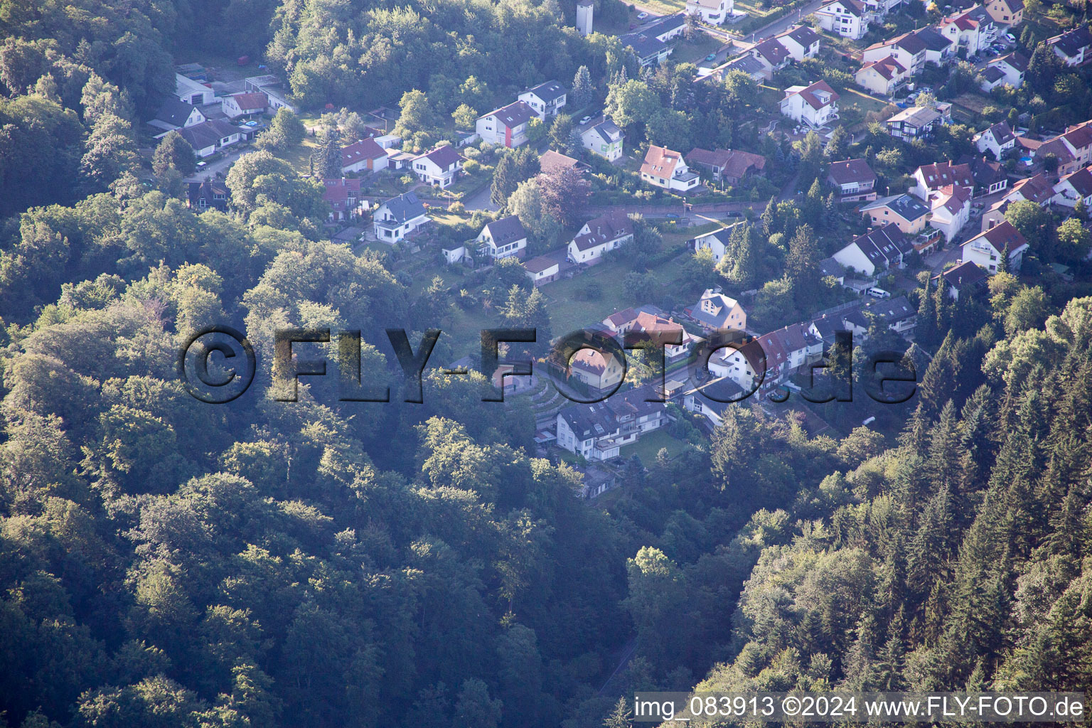 Vue aérienne de Quartier Grünwettersbach in Karlsruhe dans le département Bade-Wurtemberg, Allemagne