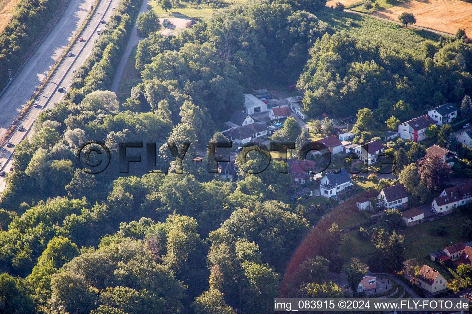 Vue aérienne de Zone de peuplement à le quartier Wolfartsweier in Karlsruhe dans le département Bade-Wurtemberg, Allemagne