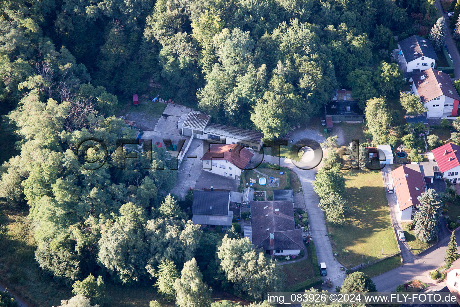 Hohenwettersbacherstraße 38, "atelier ouvert pour les jeunes Karlsruhe" à la carrière à le quartier Grünwettersbach in Karlsruhe dans le département Bade-Wurtemberg, Allemagne depuis l'avion