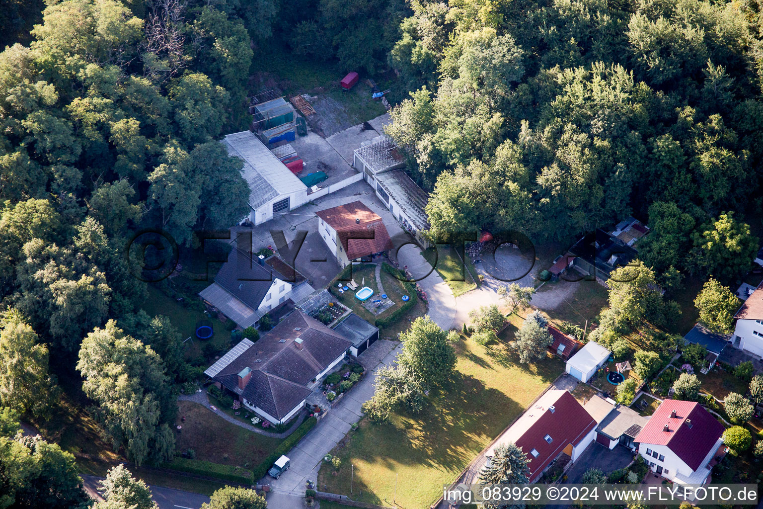 Enregistrement par drone de Hohenwettersbacherstraße 38, « atelier ouvert pour les jeunes Karlsruhe » à la carrière à le quartier Grünwettersbach in Karlsruhe dans le département Bade-Wurtemberg, Allemagne