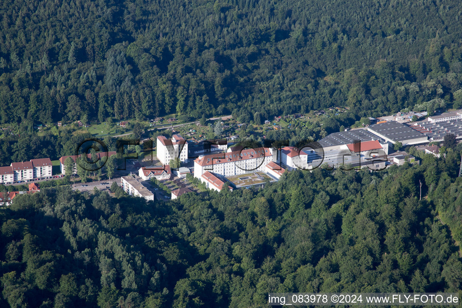 Vue aérienne de Zone industrielle de la filature Albtal à Ettlingen dans le département Bade-Wurtemberg, Allemagne