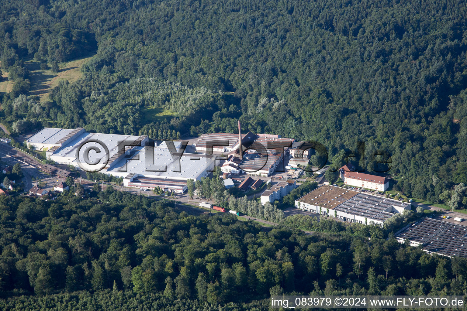 Vue aérienne de Zone industrielle de la filature Albtal à Ettlingen dans le département Bade-Wurtemberg, Allemagne