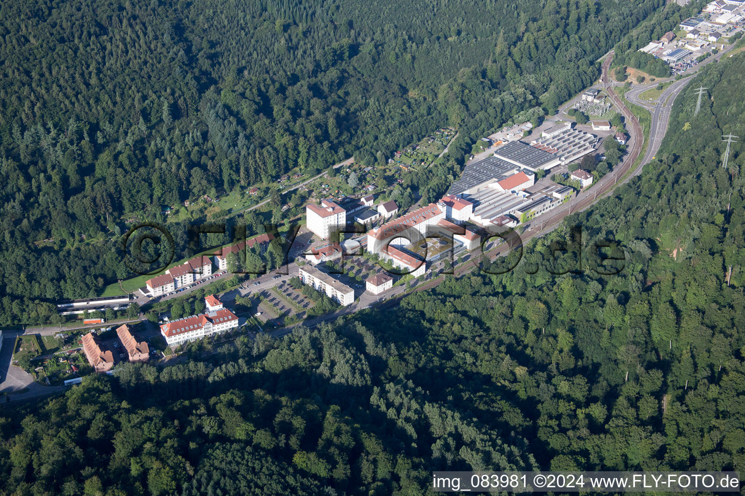 Vue oblique de Zone industrielle de la filature Albtal à Ettlingen dans le département Bade-Wurtemberg, Allemagne