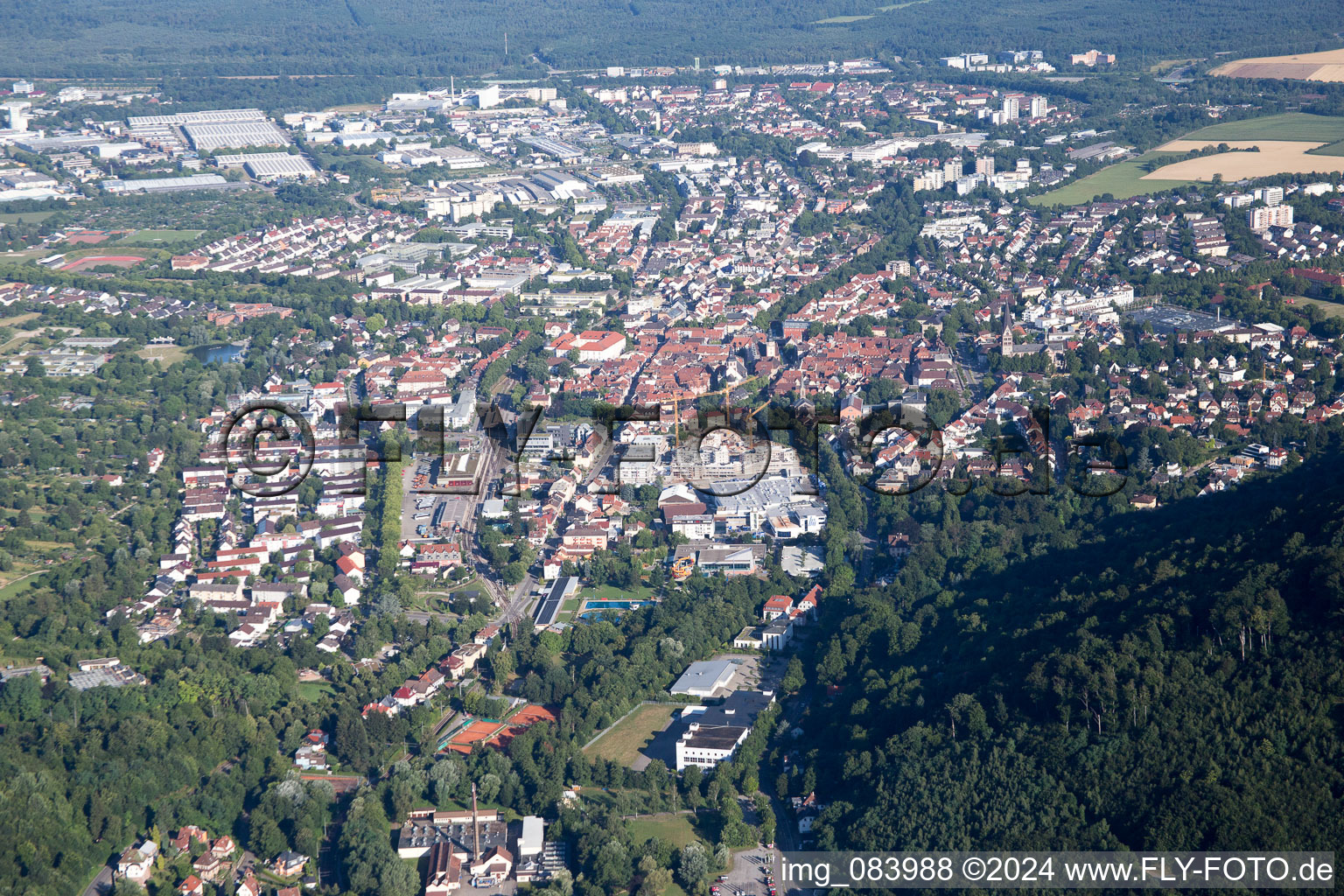 Vue aérienne de De l'Albtal à Ettlingen dans le département Bade-Wurtemberg, Allemagne