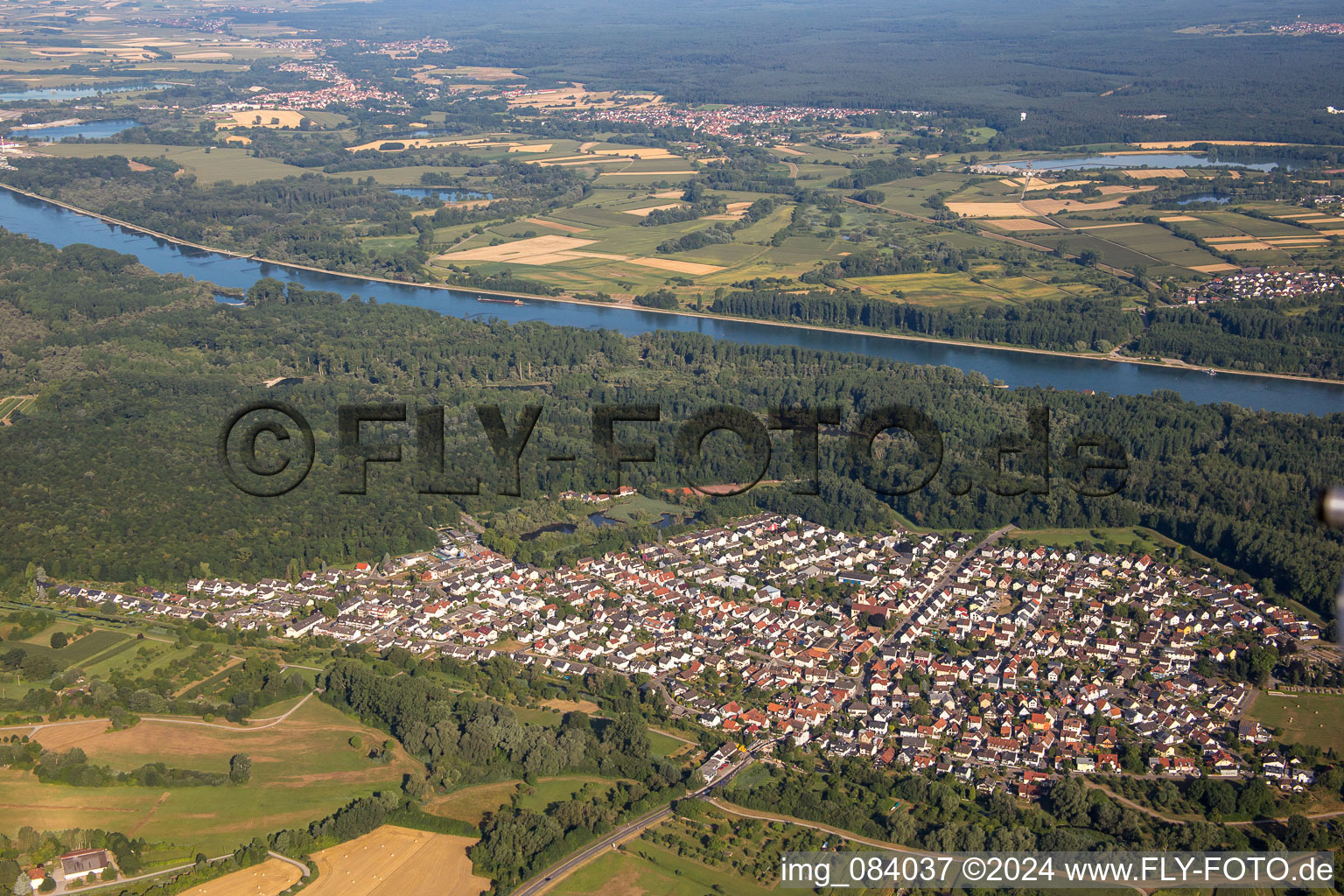 Vue aérienne de De l'ouest à le quartier Neuburgweier in Rheinstetten dans le département Bade-Wurtemberg, Allemagne