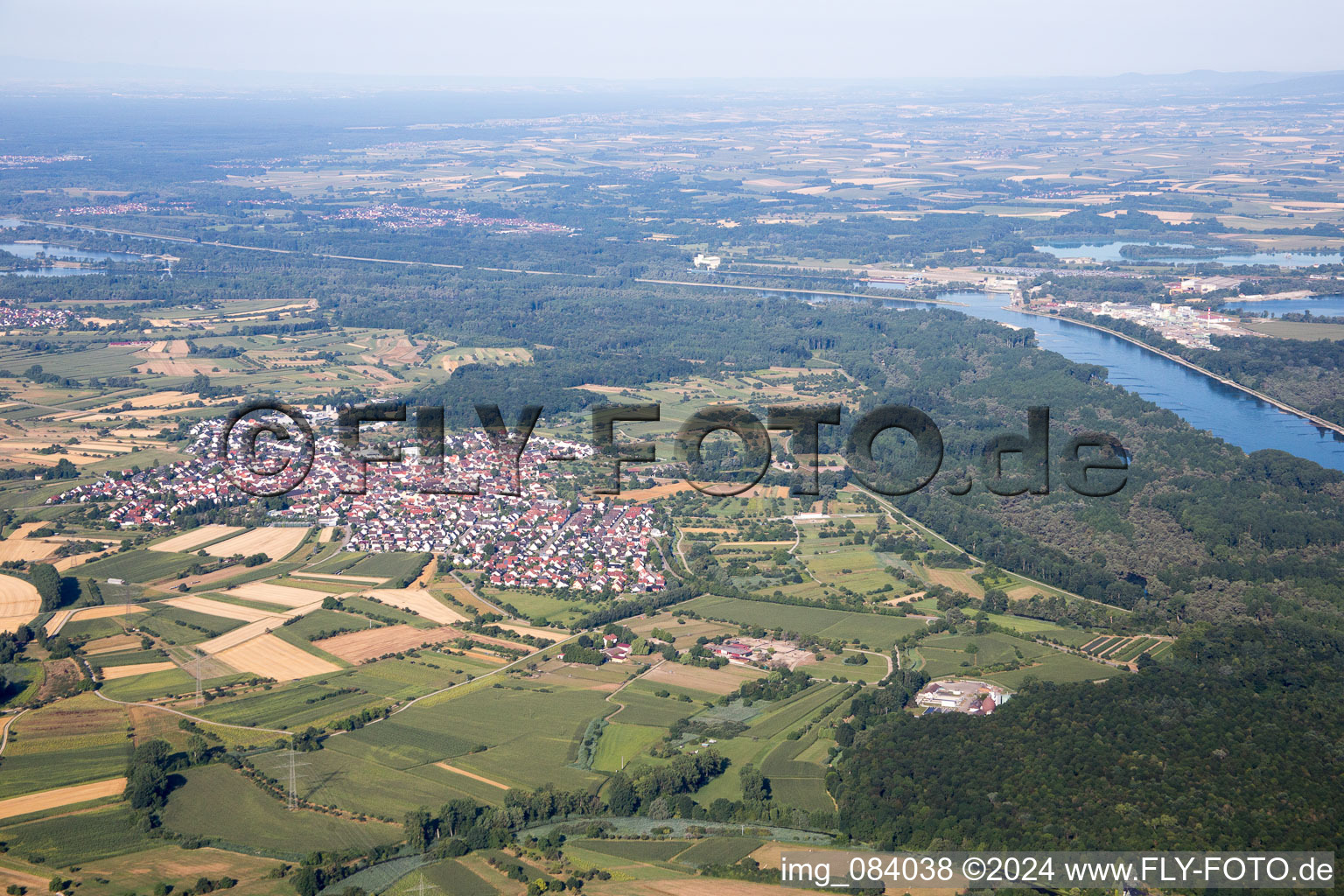 Vue aérienne de Au am Rhein dans le département Bade-Wurtemberg, Allemagne