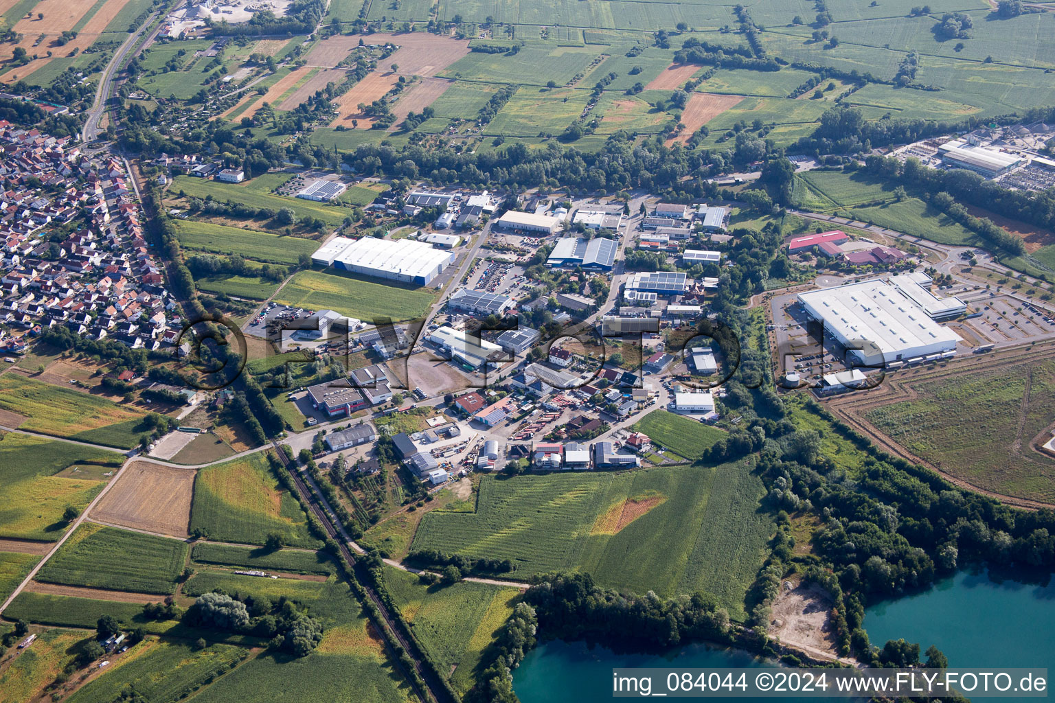 Vue aérienne de Zone industrielle à Hagenbach dans le département Rhénanie-Palatinat, Allemagne