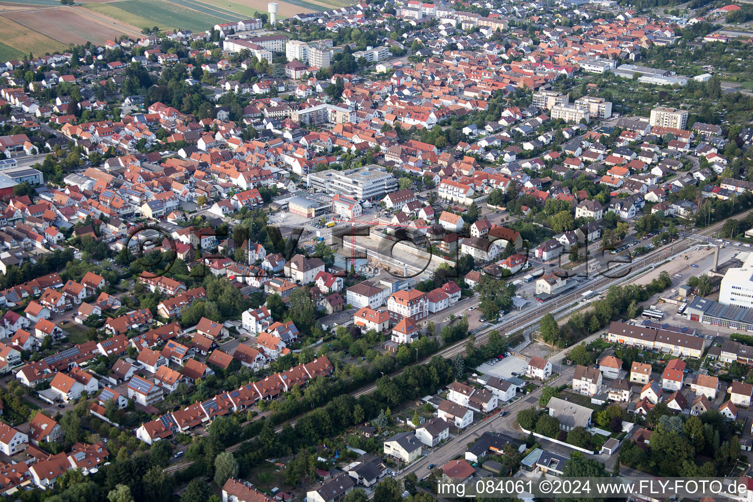 Vue aérienne de Dans le nouveau bâtiment "Stadkern" de RiBa GmbH entre Bismarck- et Gartenstr à Kandel dans le département Rhénanie-Palatinat, Allemagne