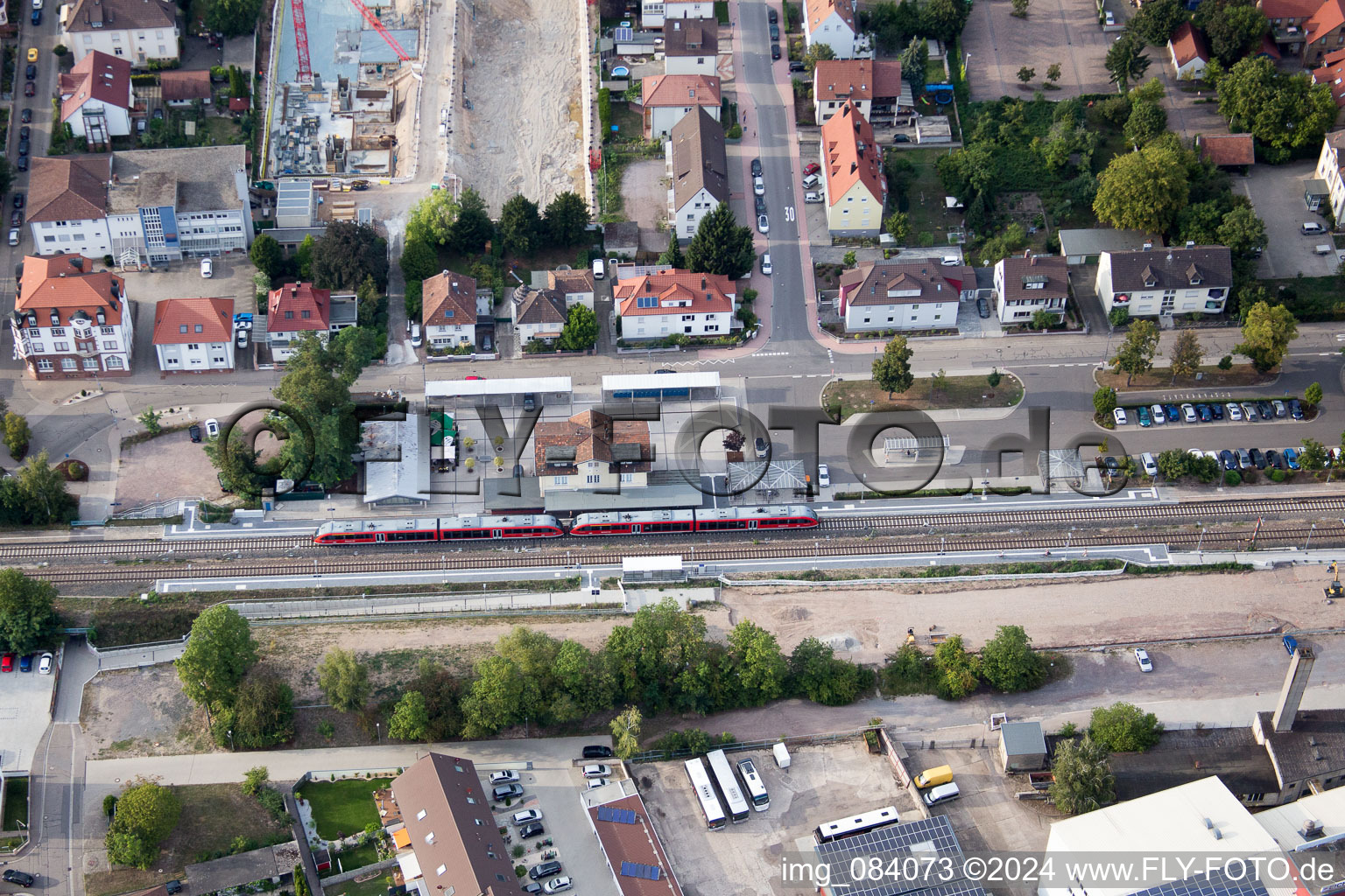 Photographie aérienne de Nouveau quartier de développement « Au centre-ville » entre la Bismarckstrasse et la Gartenstrasse à Kandel dans le département Rhénanie-Palatinat, Allemagne