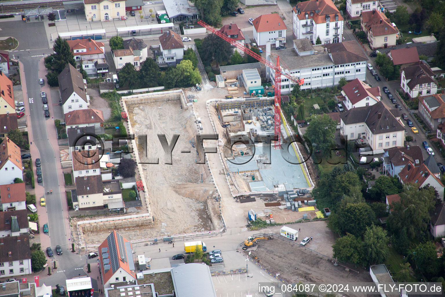 Dans le nouveau bâtiment "Stadkern" de RiBa GmbH entre Bismarck- et Gartenstr à Kandel dans le département Rhénanie-Palatinat, Allemagne depuis l'avion