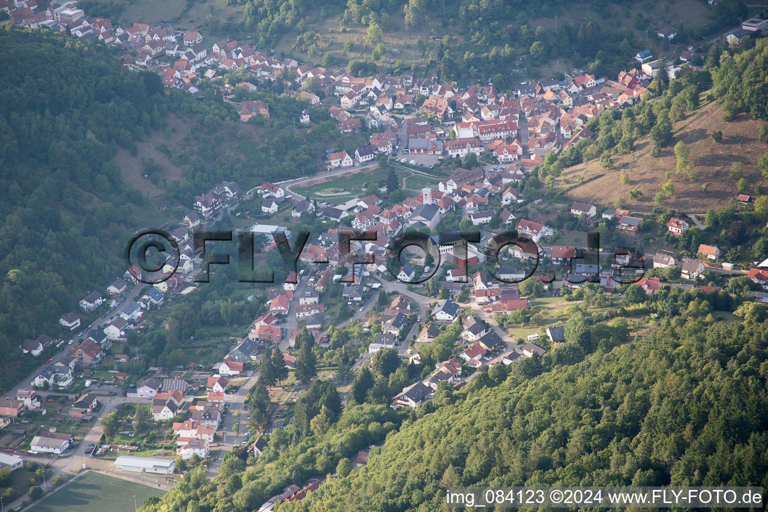 Vue d'oiseau de Ramberg dans le département Rhénanie-Palatinat, Allemagne