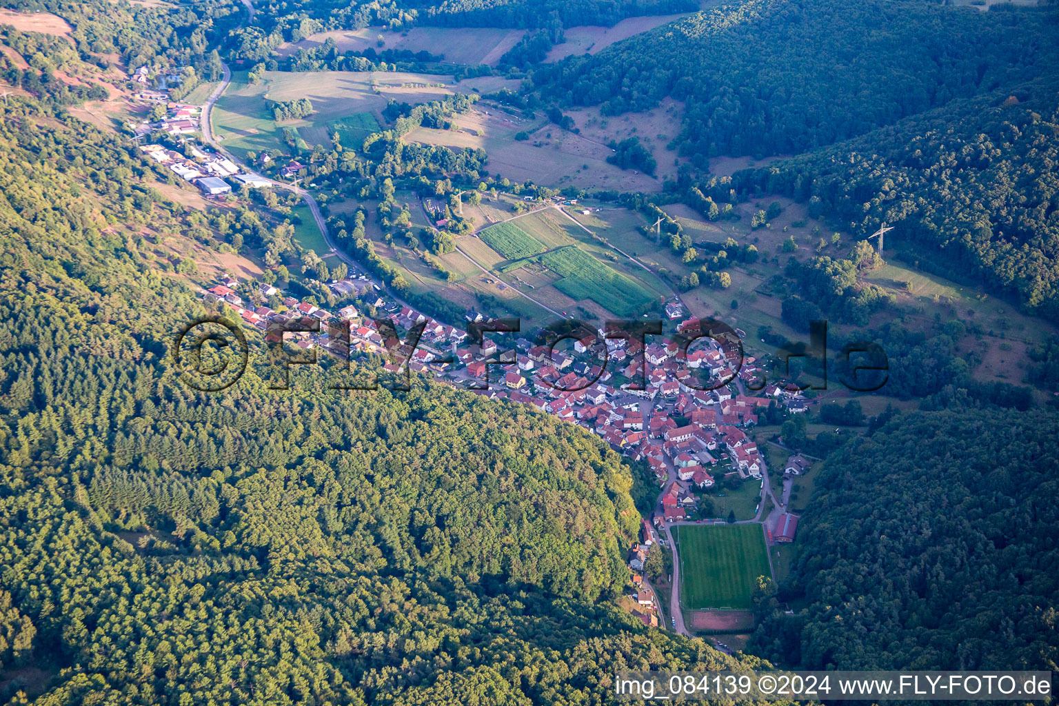 Enregistrement par drone de Eußerthal dans le département Rhénanie-Palatinat, Allemagne