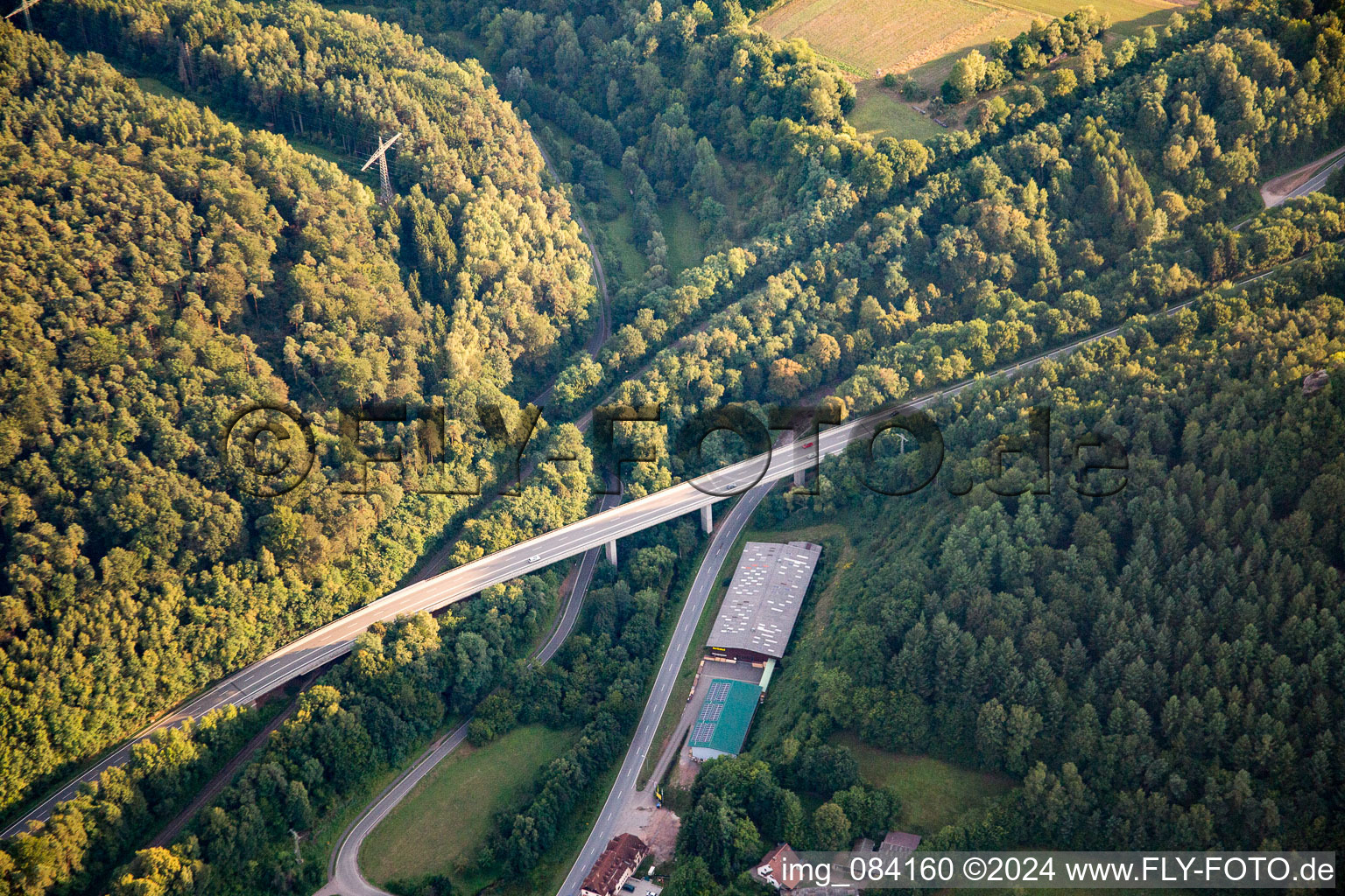 Vue aérienne de B10 à Wilgartswiesen dans le département Rhénanie-Palatinat, Allemagne