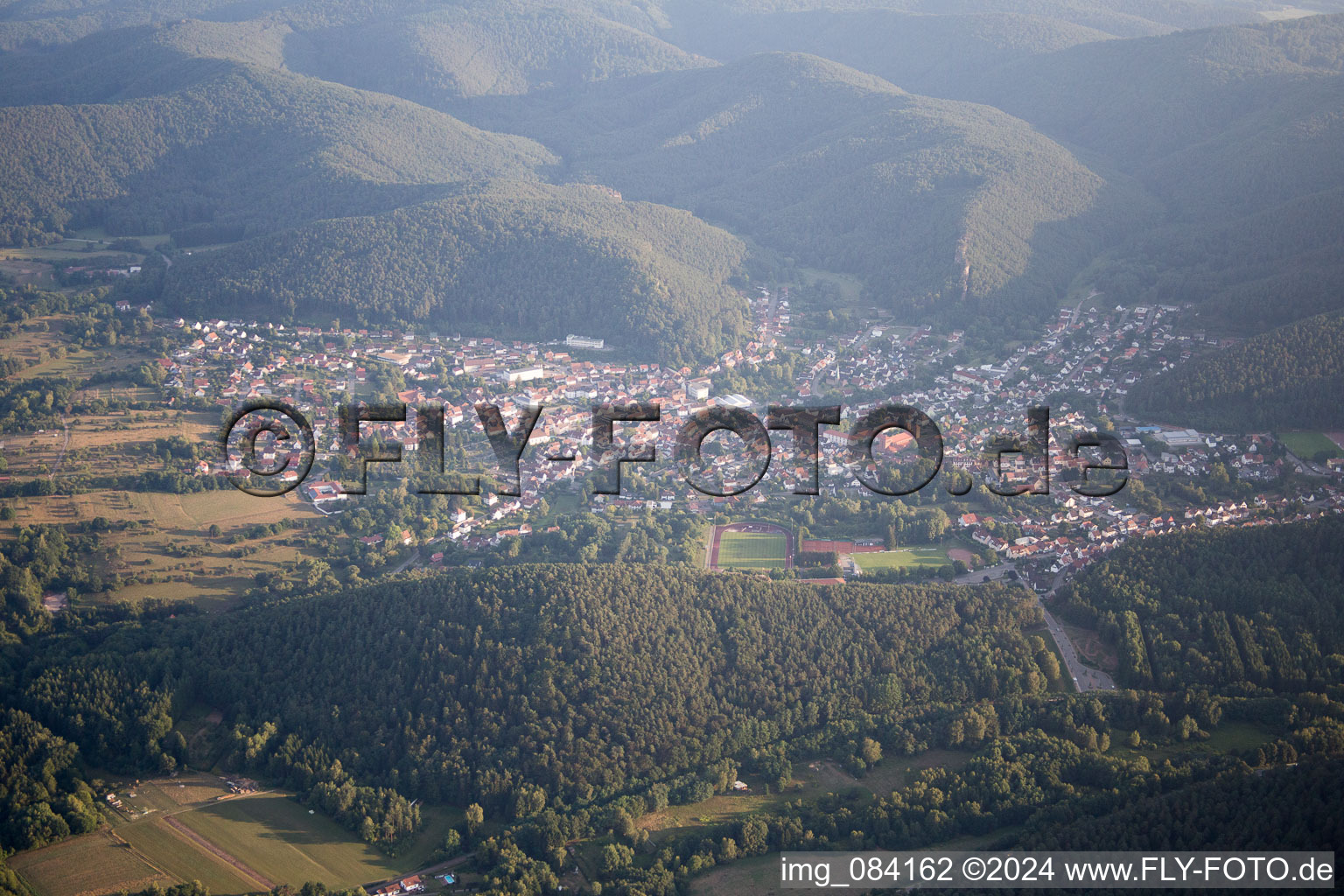 Vue aérienne de Hauenstein dans le département Rhénanie-Palatinat, Allemagne