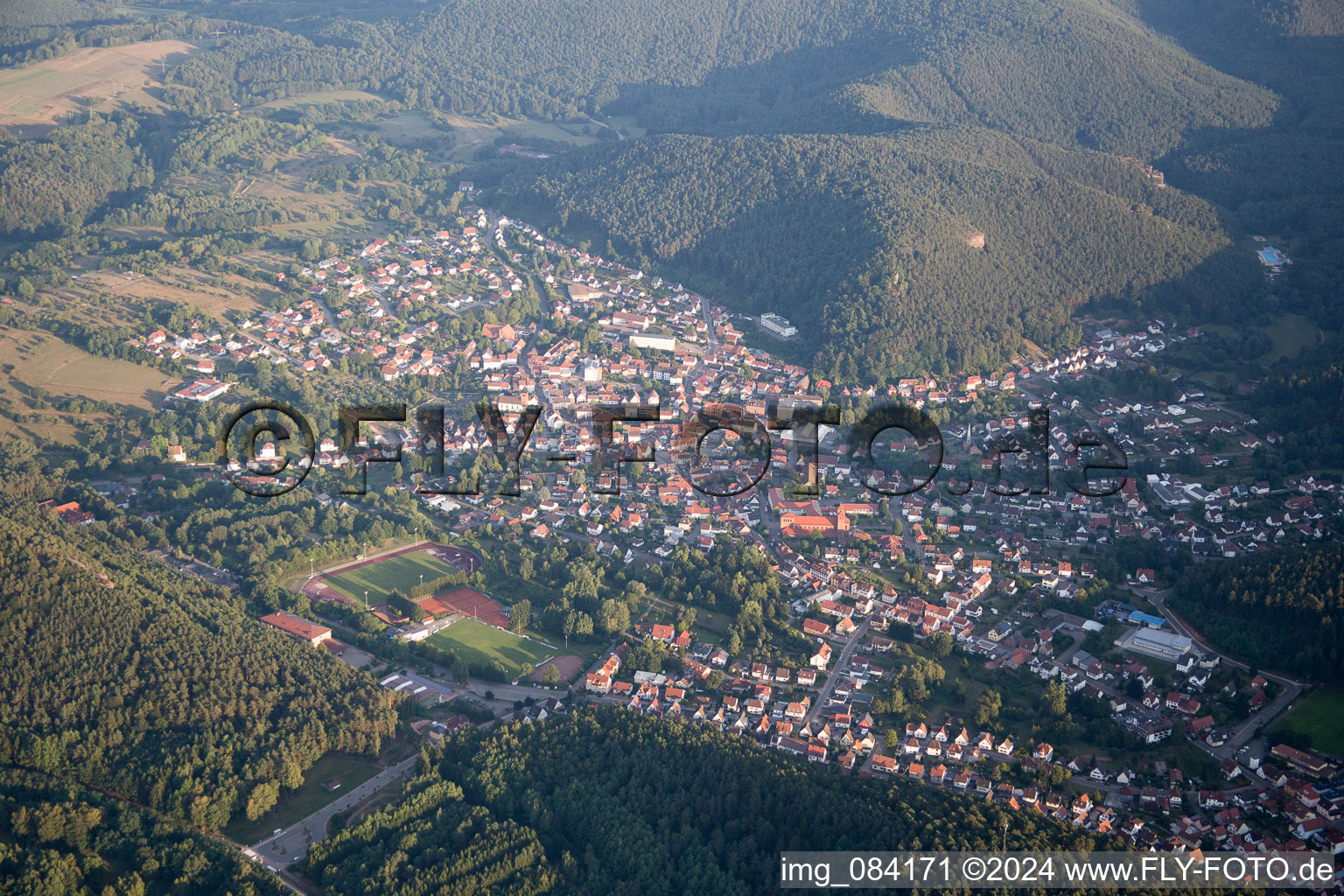 Vue oblique de Hauenstein dans le département Rhénanie-Palatinat, Allemagne