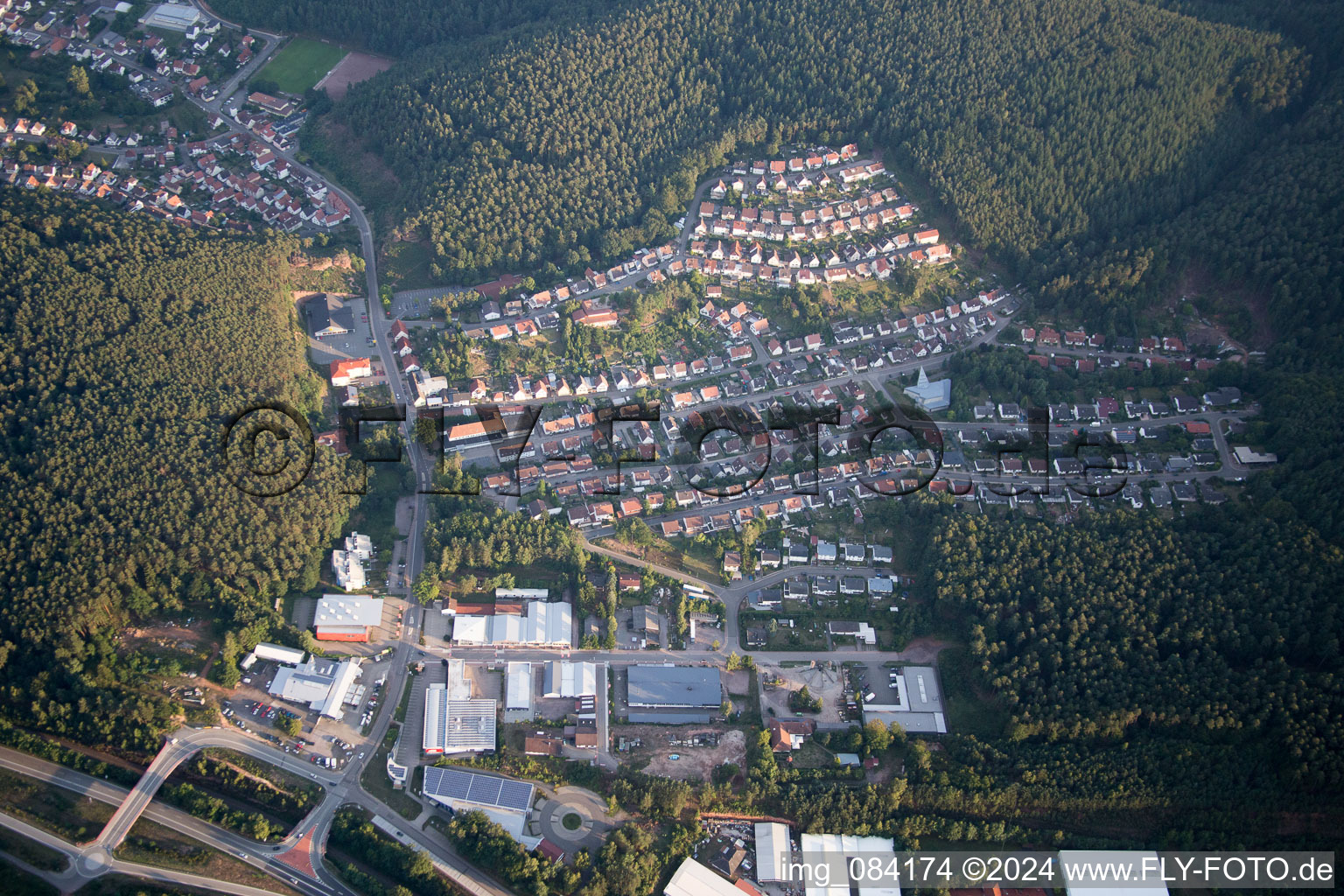 Hauenstein dans le département Rhénanie-Palatinat, Allemagne vue d'en haut