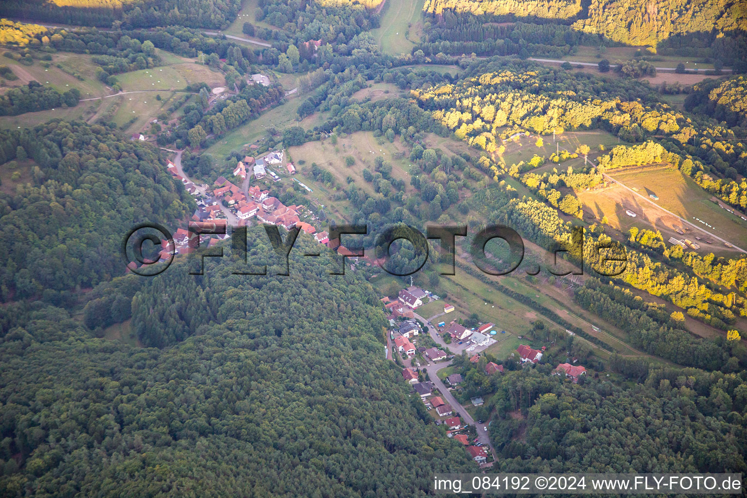 Vue aérienne de Du nord-ouest à Oberschlettenbach dans le département Rhénanie-Palatinat, Allemagne