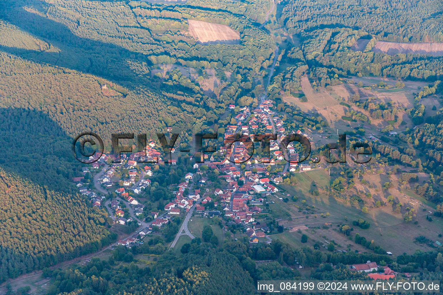 Enregistrement par drone de Birkenhördt dans le département Rhénanie-Palatinat, Allemagne