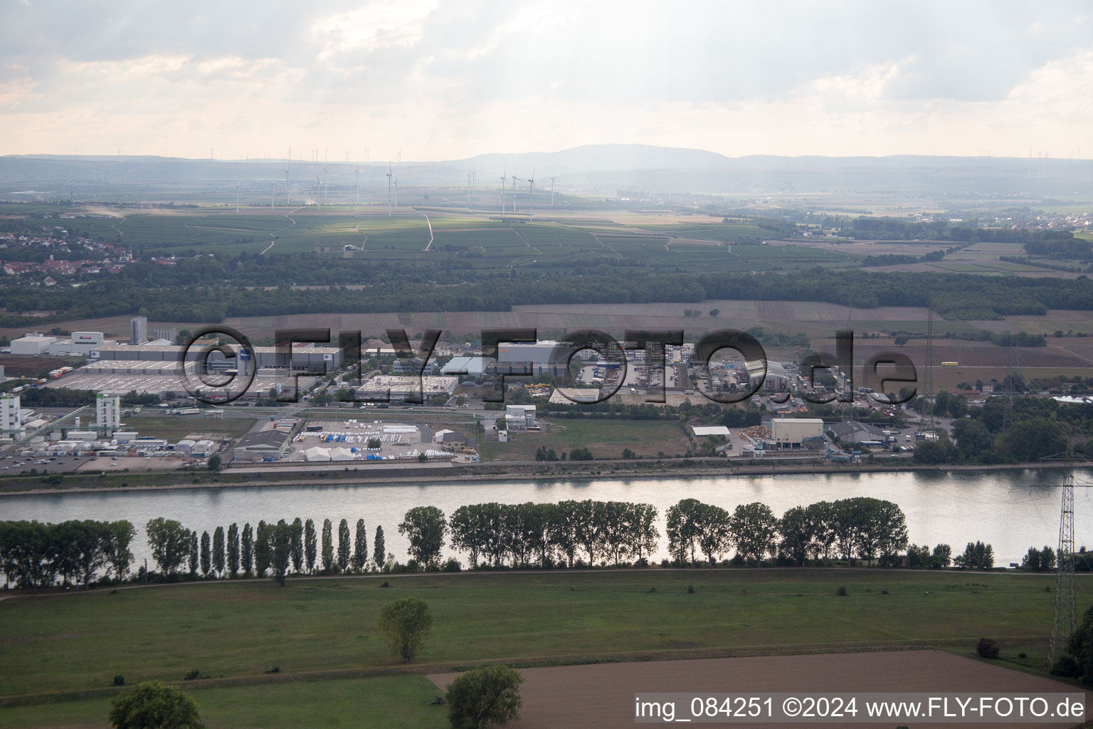 Vue aérienne de Zone industrielle N de l'est à Worms dans le département Rhénanie-Palatinat, Allemagne