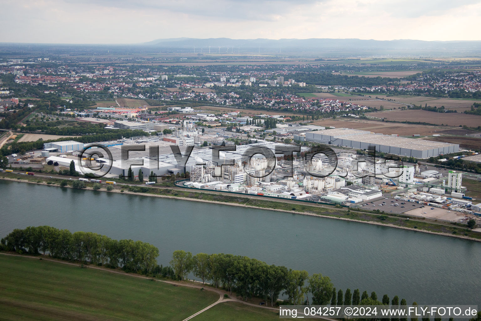 Zone industrielle N de l'est à Worms dans le département Rhénanie-Palatinat, Allemagne d'en haut