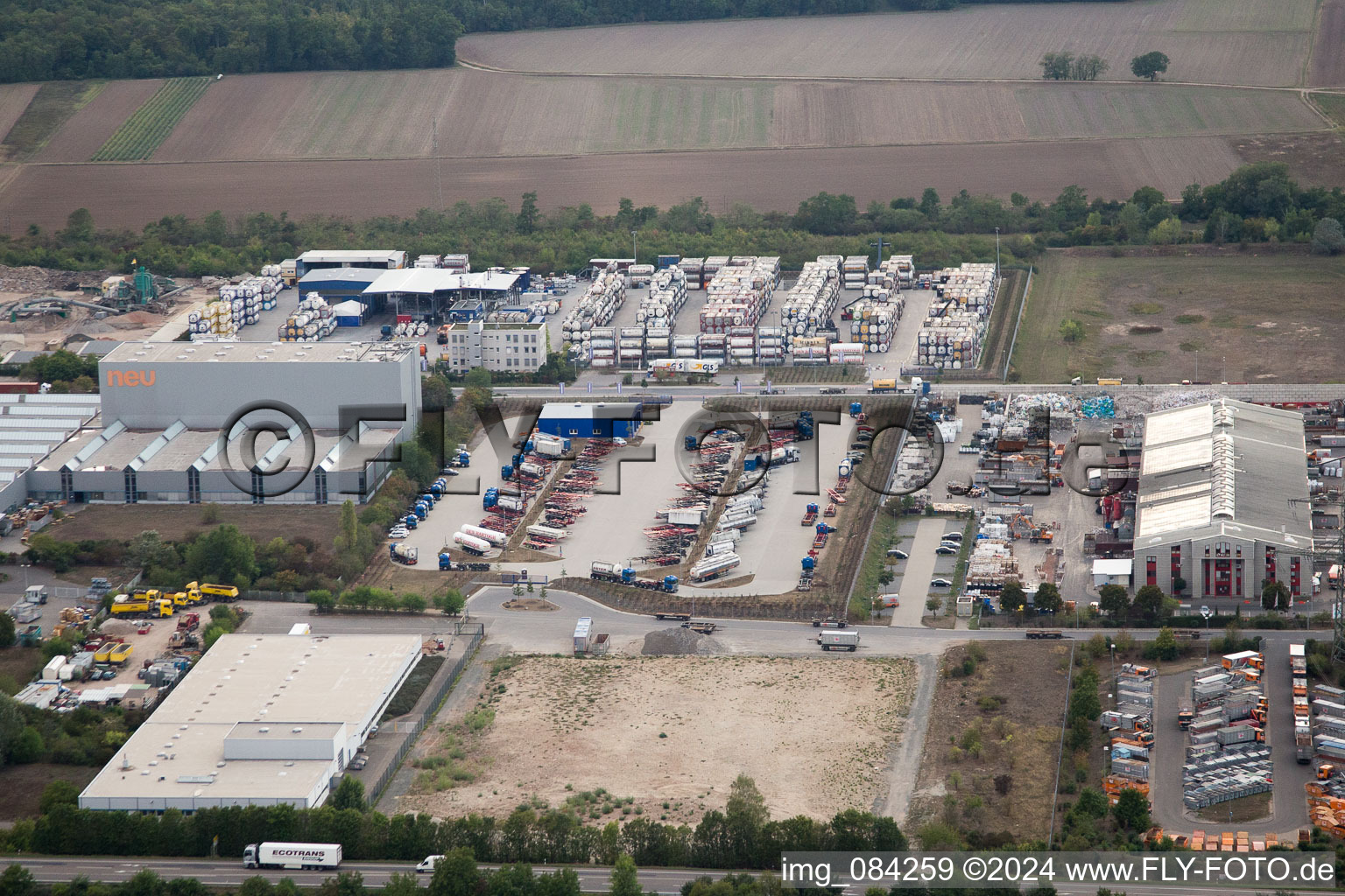 Vue aérienne de Entrepôts et bâtiments d'expédition Kube & Kubenz à Worms dans le département Rhénanie-Palatinat, Allemagne