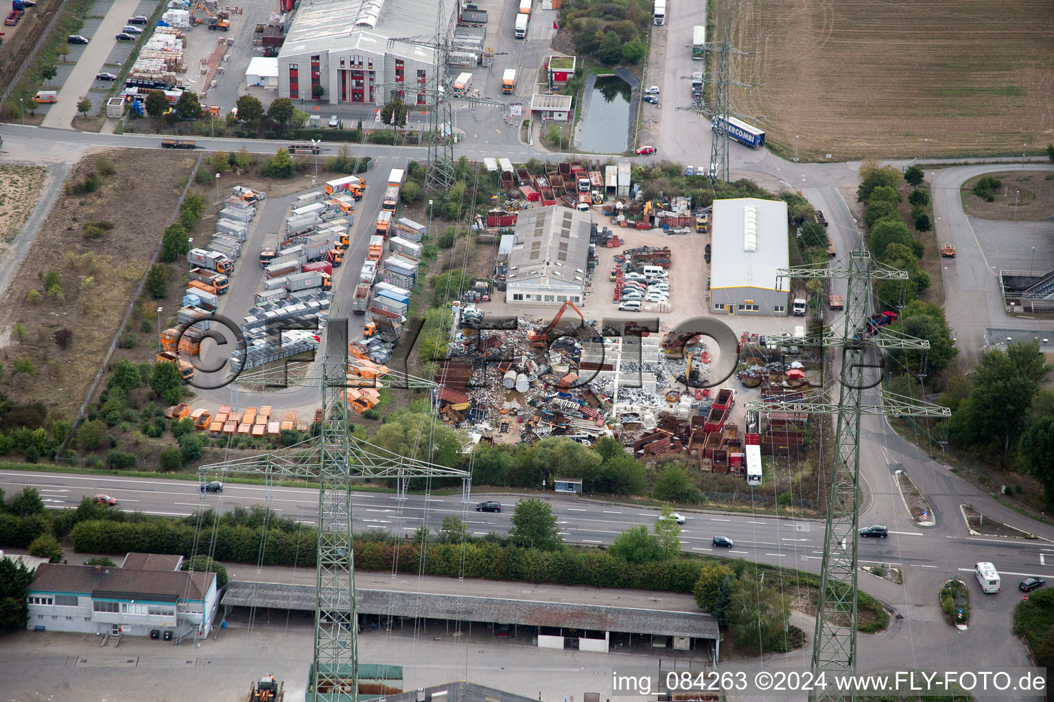 Vue aérienne de Zone industrielle nord du Rhin à Worms dans le département Rhénanie-Palatinat, Allemagne