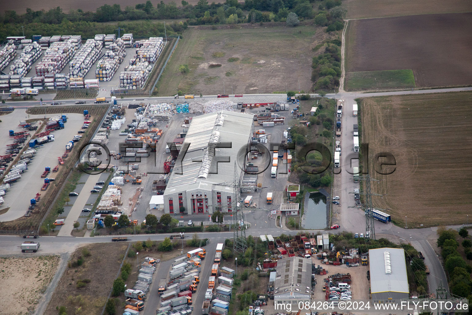 Vue aérienne de Zone industrielle nord du Rhin à Worms dans le département Rhénanie-Palatinat, Allemagne