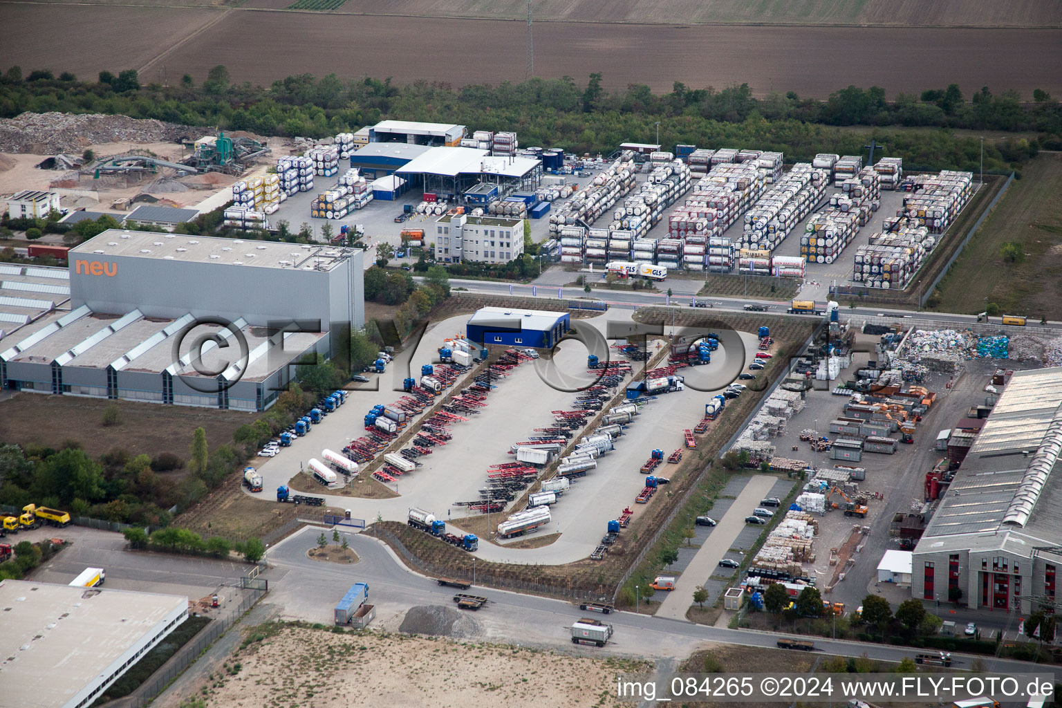 Photographie aérienne de Zone industrielle Im Langgewan, société de transport Kube & Kubenz à Worms dans le département Rhénanie-Palatinat, Allemagne