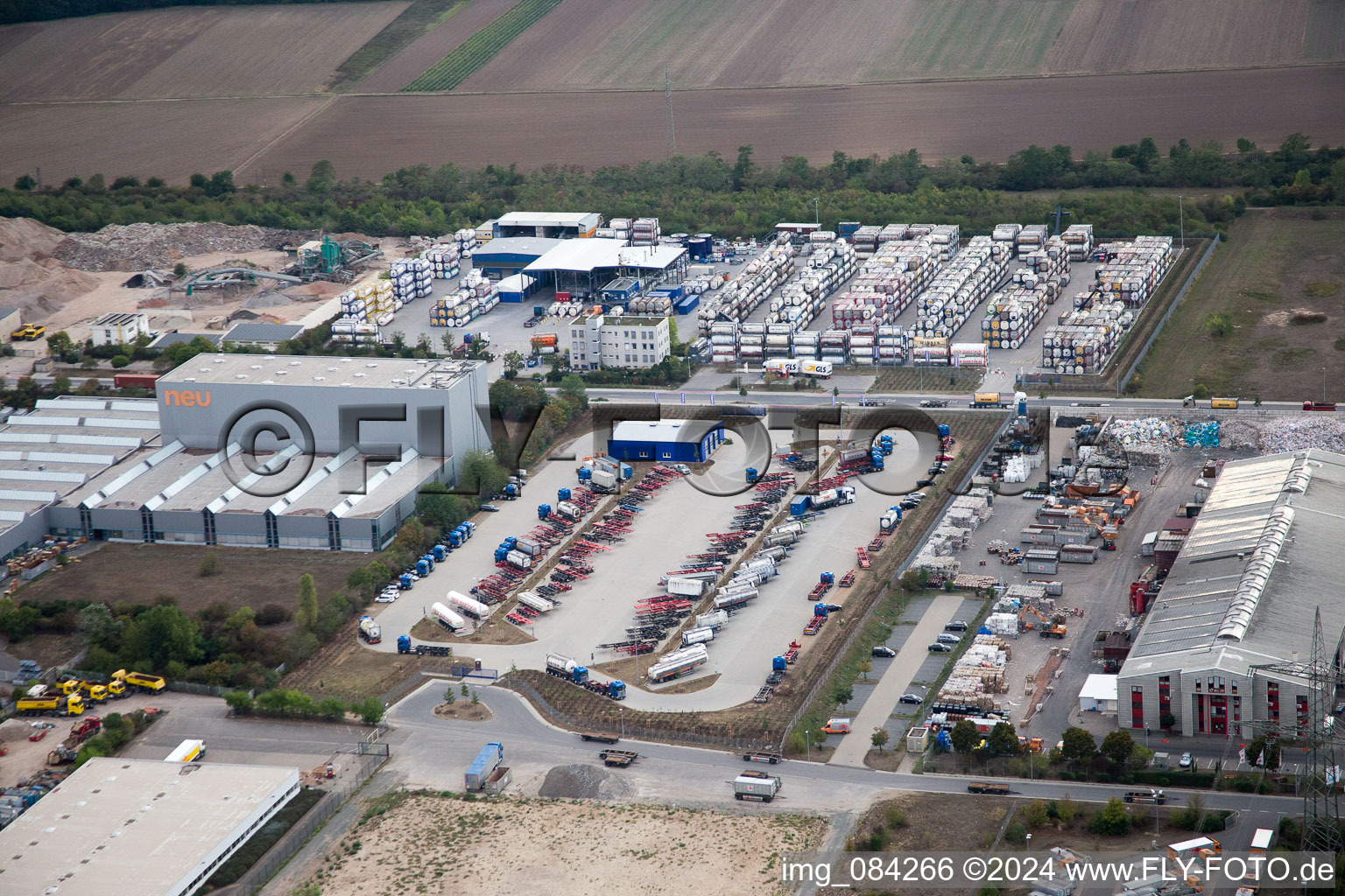 Vue oblique de Zone industrielle Im Langgewan, société de transport Kube & Kubenz à Worms dans le département Rhénanie-Palatinat, Allemagne