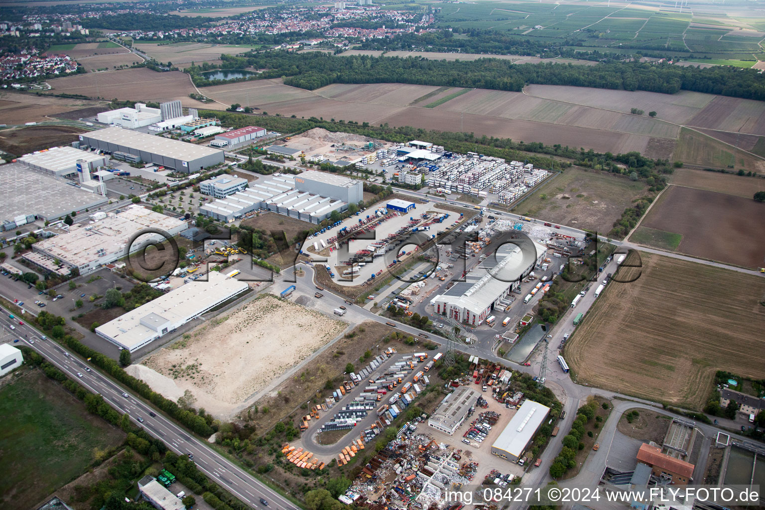 Zone industrielle Im Langgewan, société de transport Kube & Kubenz à Worms dans le département Rhénanie-Palatinat, Allemagne hors des airs