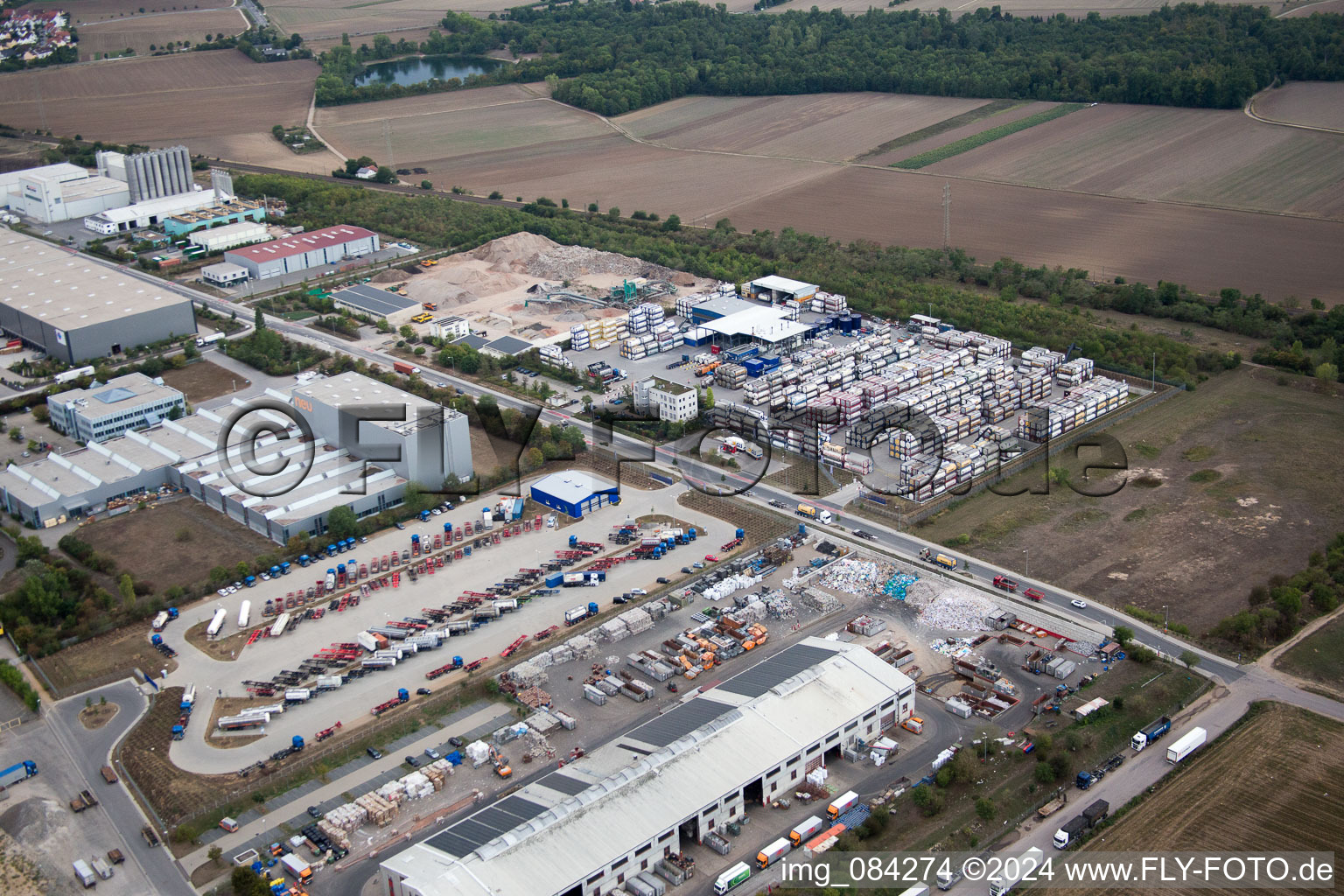 Zone industrielle Im Langgewan, société de transport Kube & Kubenz à Worms dans le département Rhénanie-Palatinat, Allemagne depuis l'avion