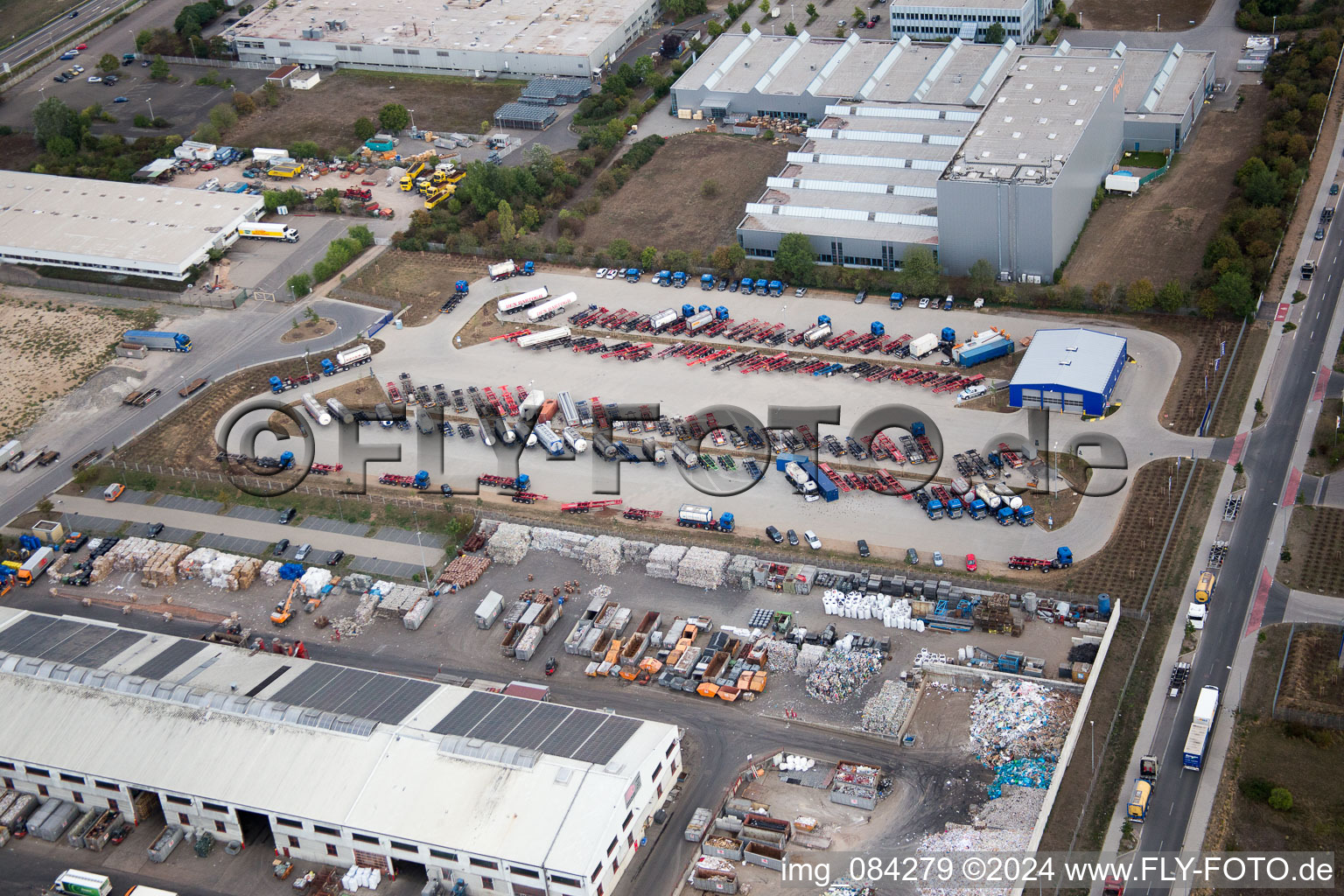 Enregistrement par drone de Zone industrielle Im Langgewan, société de transport Kube & Kubenz à Worms dans le département Rhénanie-Palatinat, Allemagne