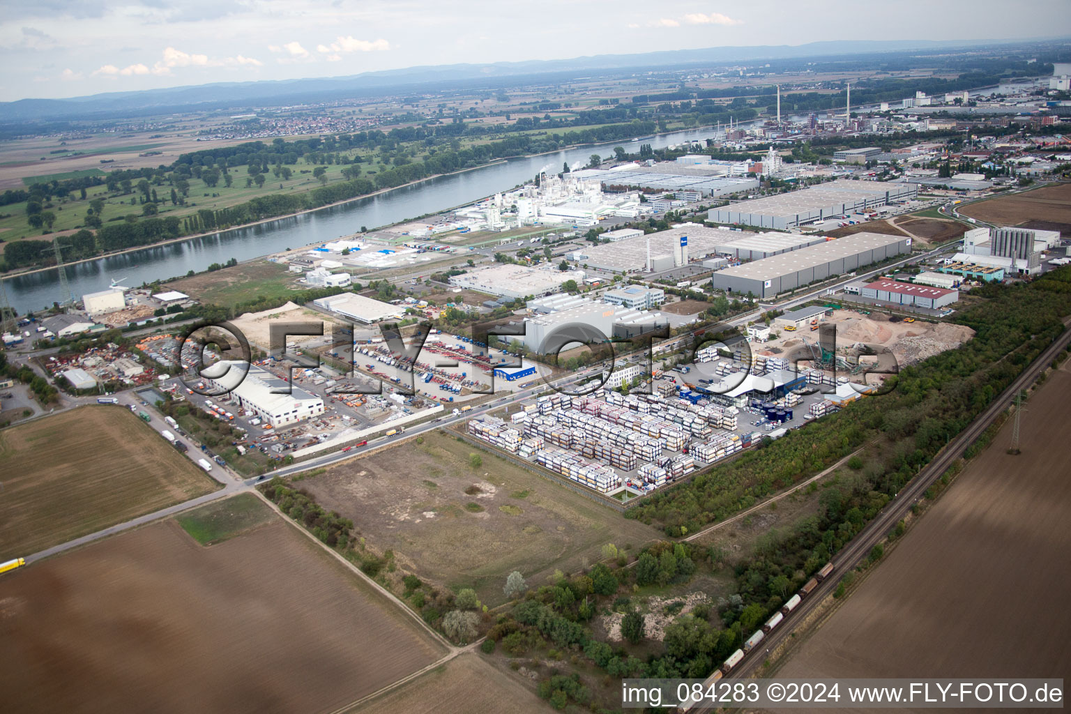 Image drone de Zone industrielle Im Langgewan, société de transport Kube & Kubenz à Worms dans le département Rhénanie-Palatinat, Allemagne