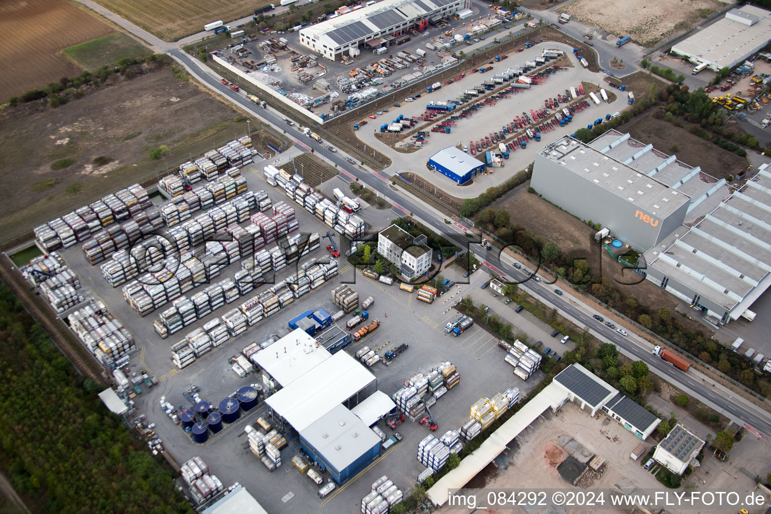 Zone industrielle Im Langgewan, société de transport Kube & Kubenz à Worms dans le département Rhénanie-Palatinat, Allemagne d'en haut