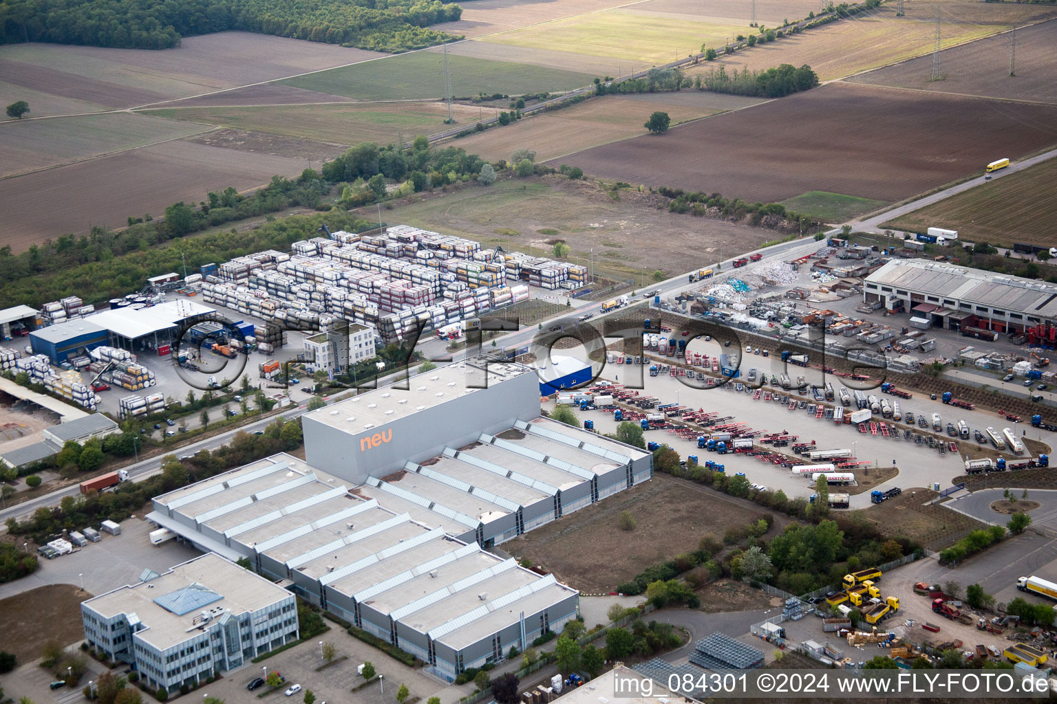 Zone industrielle Im Langgewan, société de transport Kube & Kubenz à Worms dans le département Rhénanie-Palatinat, Allemagne vue d'en haut