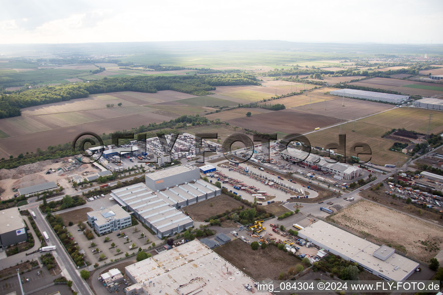 Zone industrielle Im Langgewan, société de transport Kube & Kubenz à Worms dans le département Rhénanie-Palatinat, Allemagne vue du ciel