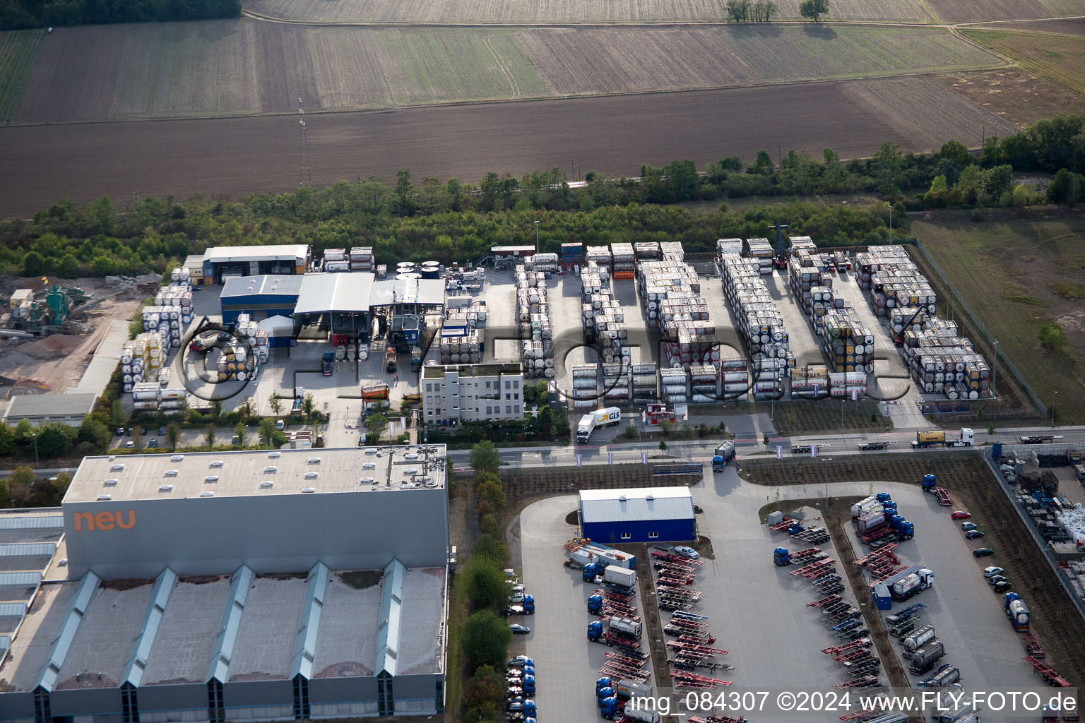 Image drone de Zone industrielle Im Langgewan, société de transport Kube & Kubenz à Worms dans le département Rhénanie-Palatinat, Allemagne