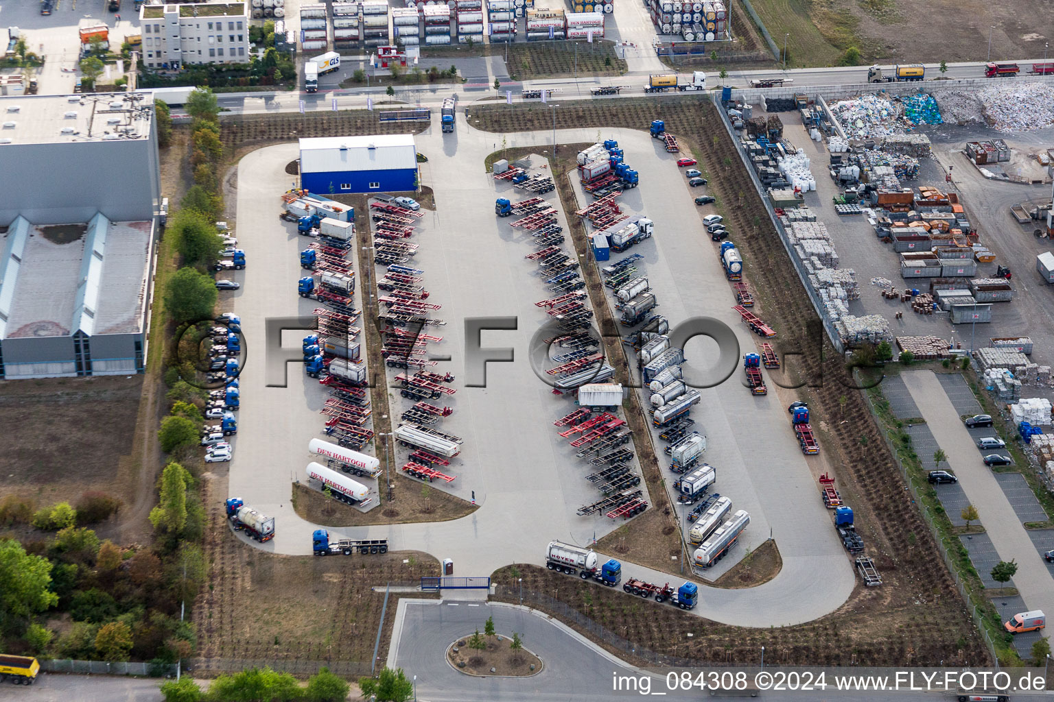 Vue aérienne de Centre logistique sur le terrain de la compagnie maritime Kube & Kubenz dans la zone industrielle d'Im Langgewann à Worms dans le département Rhénanie-Palatinat, Allemagne