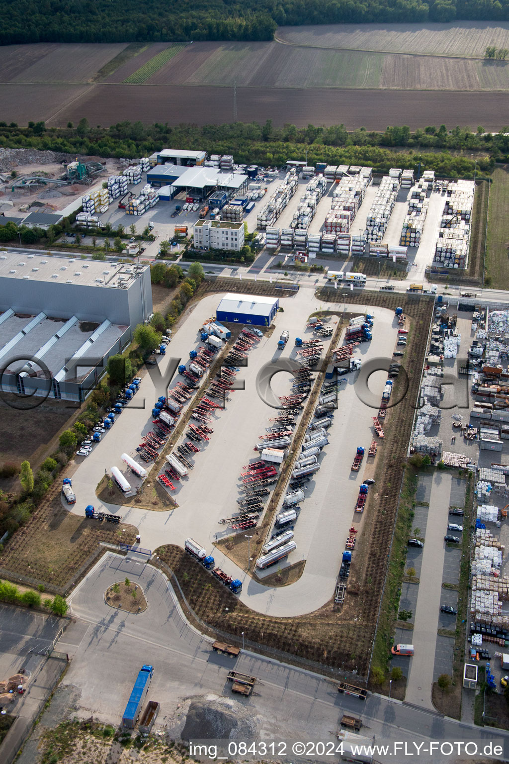 Zone industrielle Im Langgewan, société de transport Kube & Kubenz à Worms dans le département Rhénanie-Palatinat, Allemagne d'un drone