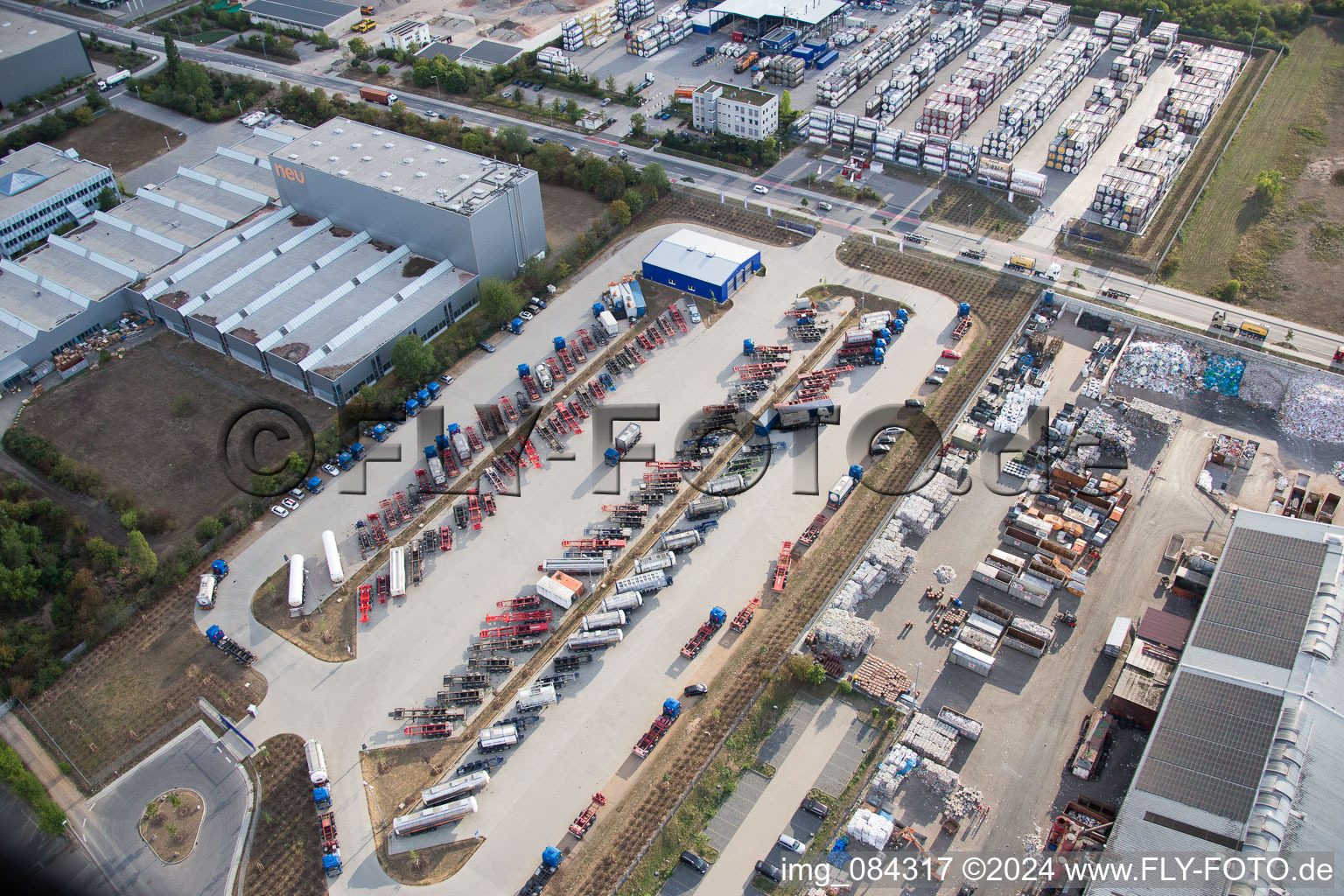 Photographie aérienne de Zone industrielle Im Langgewan, société de transport Kube & Kubenz à Worms dans le département Rhénanie-Palatinat, Allemagne