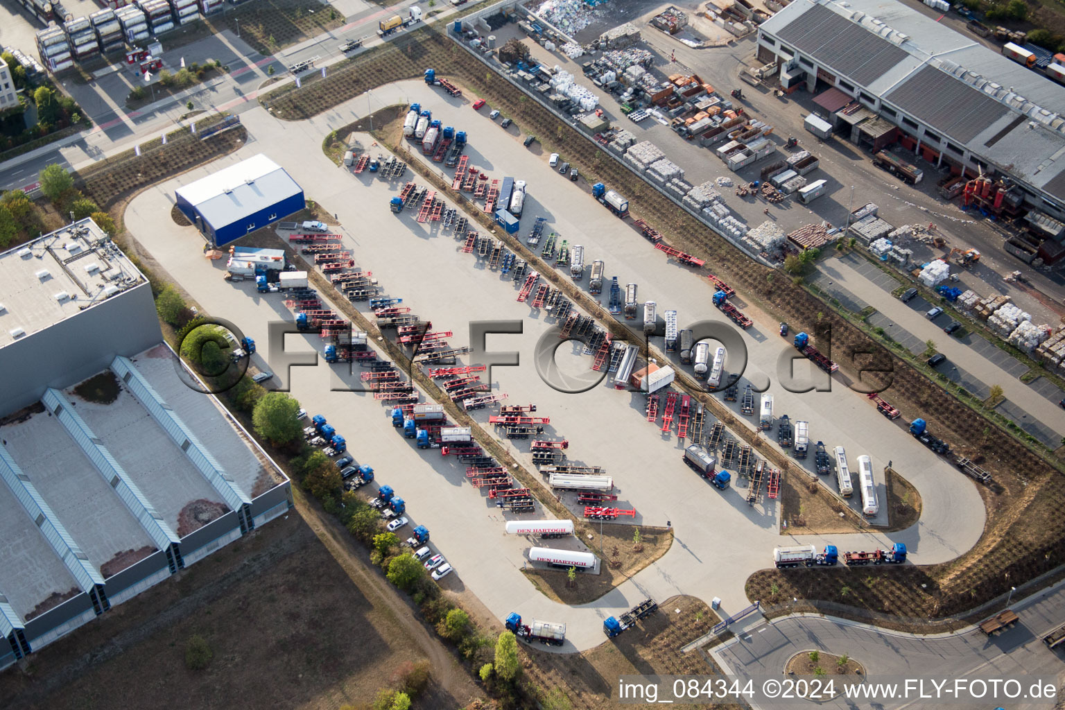 Zone industrielle Im Langgewan, société de transport Kube & Kubenz à Worms dans le département Rhénanie-Palatinat, Allemagne vue du ciel