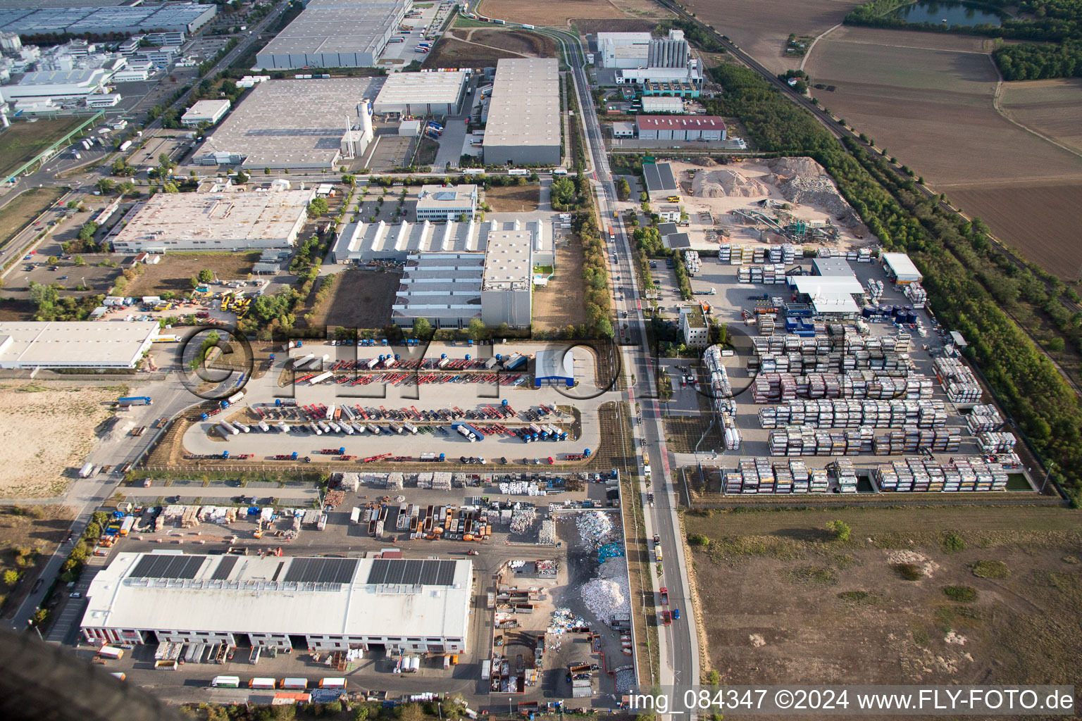 Image drone de Zone industrielle Im Langgewan, société de transport Kube & Kubenz à Worms dans le département Rhénanie-Palatinat, Allemagne