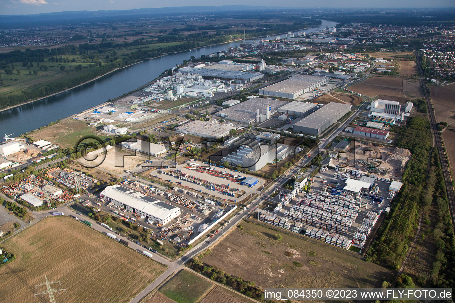 Zone industrielle Im Langgewan, société de transport Kube & Kubenz à Worms dans le département Rhénanie-Palatinat, Allemagne d'un drone
