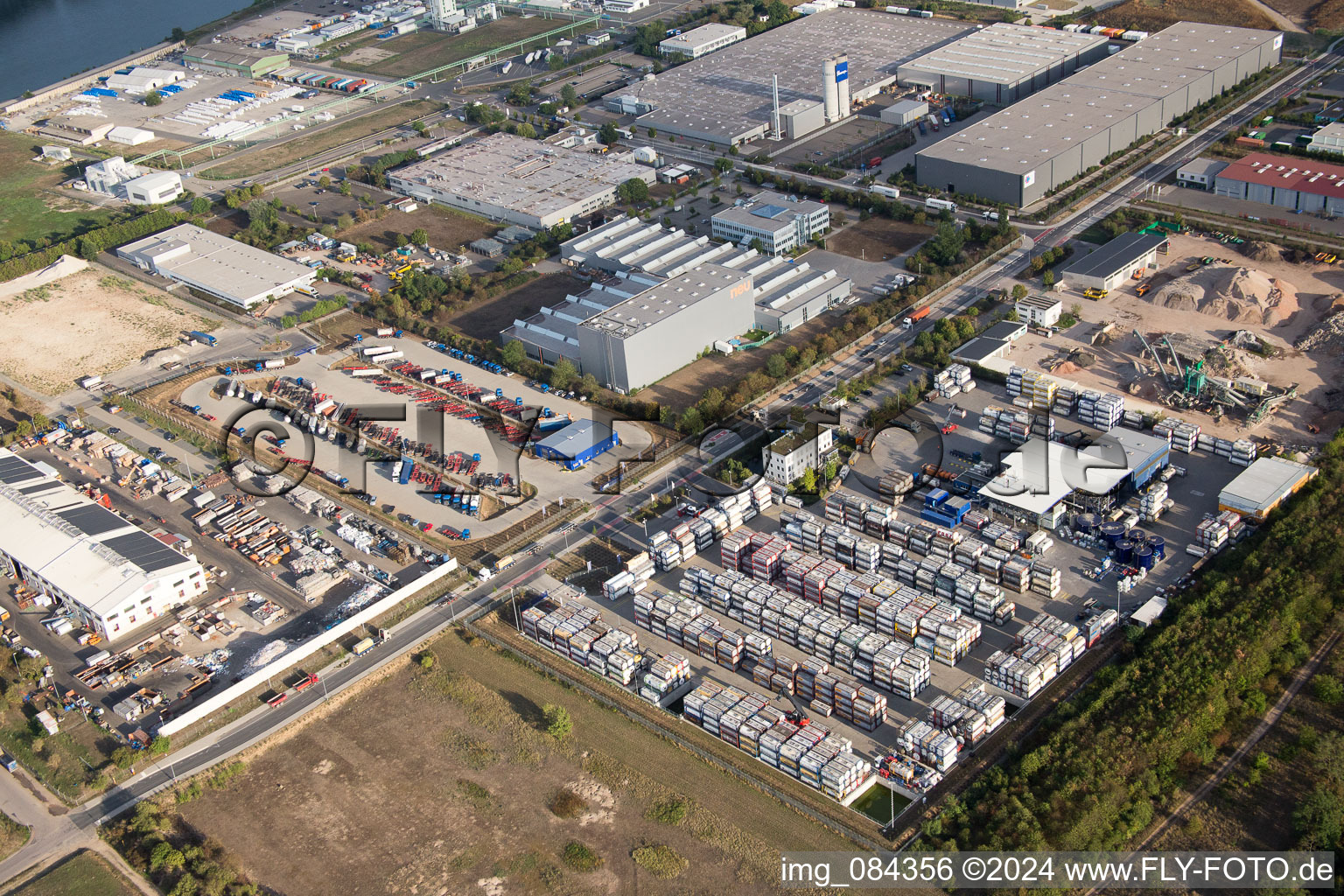 Vue oblique de Zone industrielle Im Langgewan, société de transport Kube & Kubenz à Worms dans le département Rhénanie-Palatinat, Allemagne