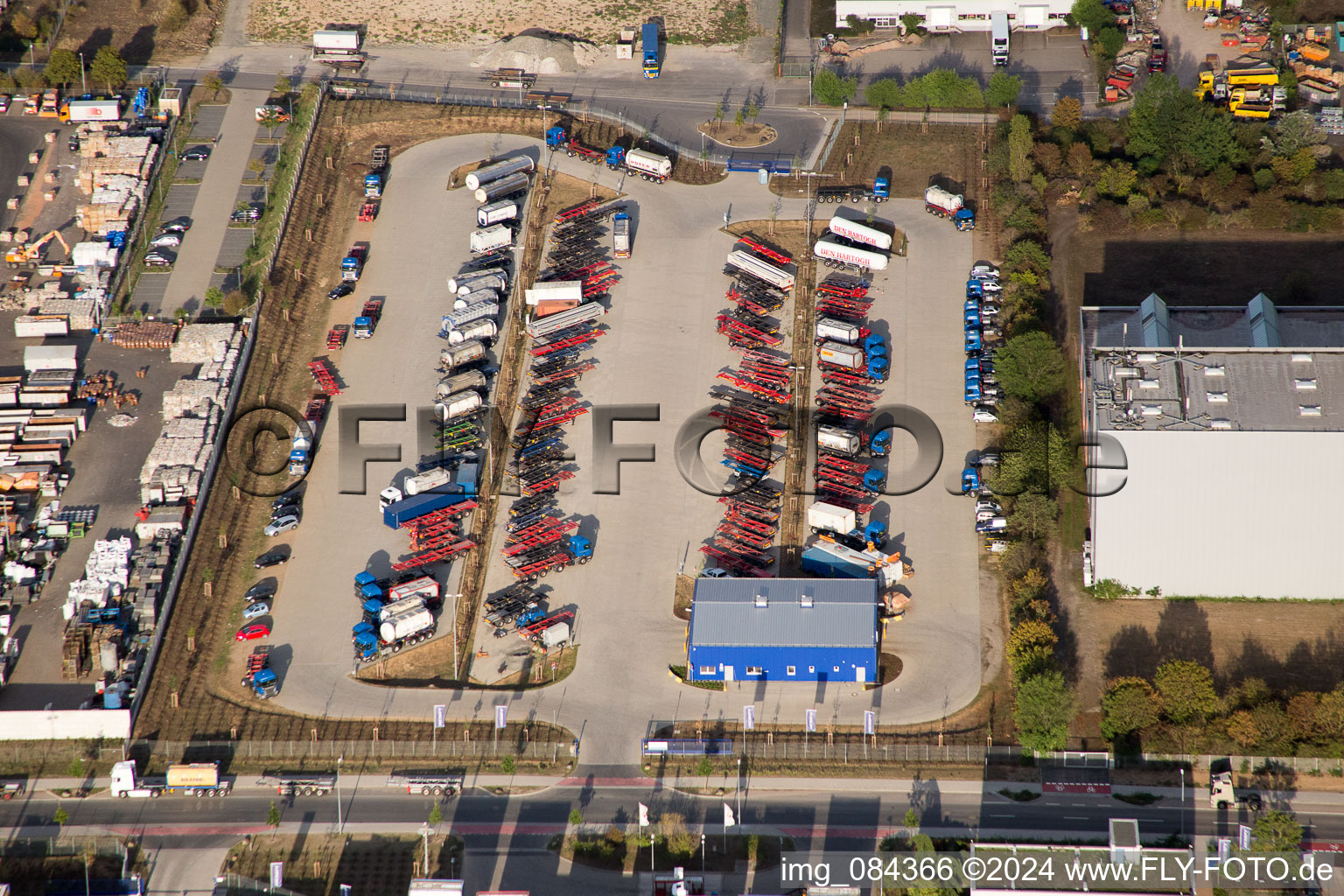 Zone industrielle Im Langgewan, société de transport Kube & Kubenz à Worms dans le département Rhénanie-Palatinat, Allemagne vue d'en haut