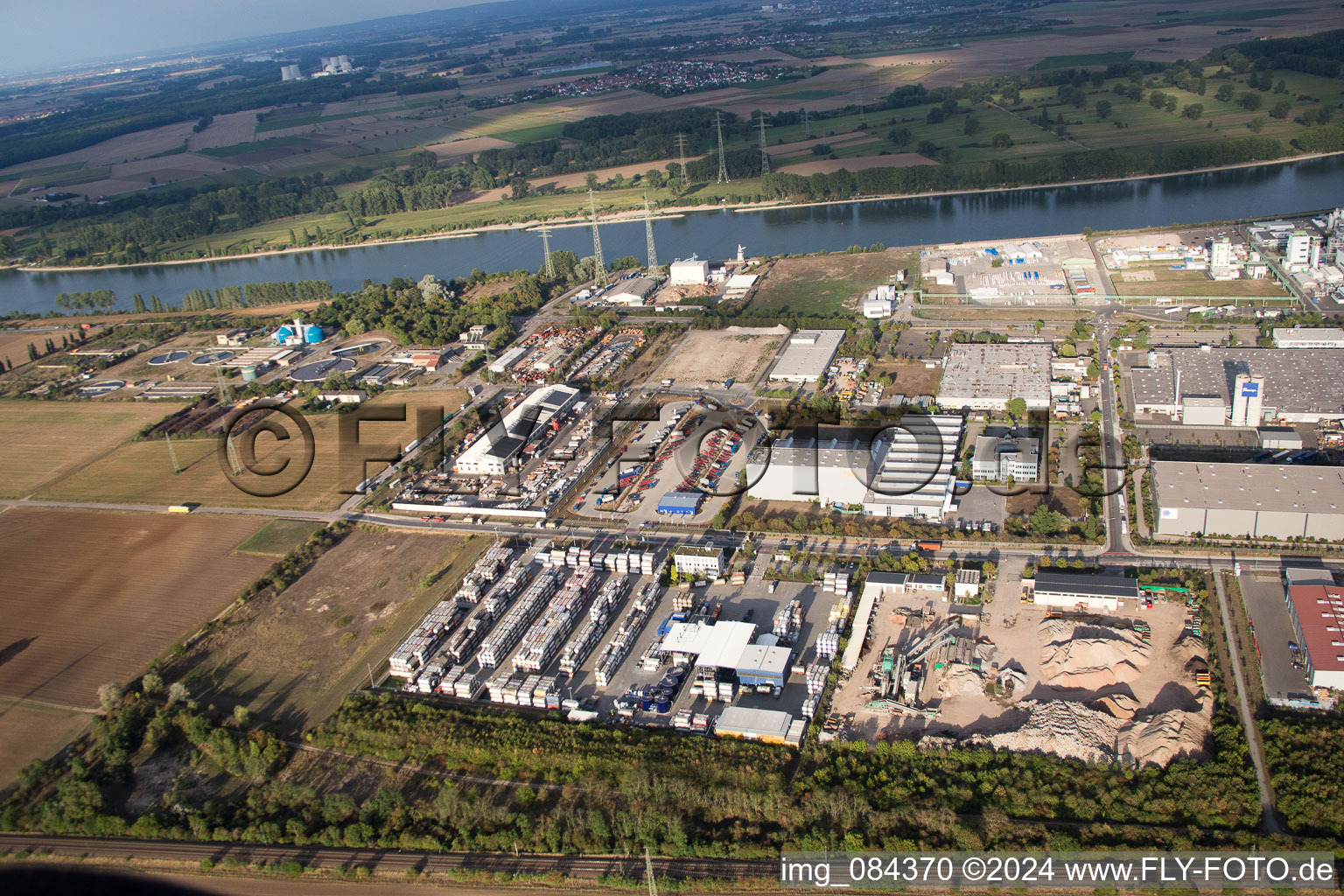 Vue d'oiseau de Zone industrielle Im Langgewan, société de transport Kube & Kubenz à Worms dans le département Rhénanie-Palatinat, Allemagne