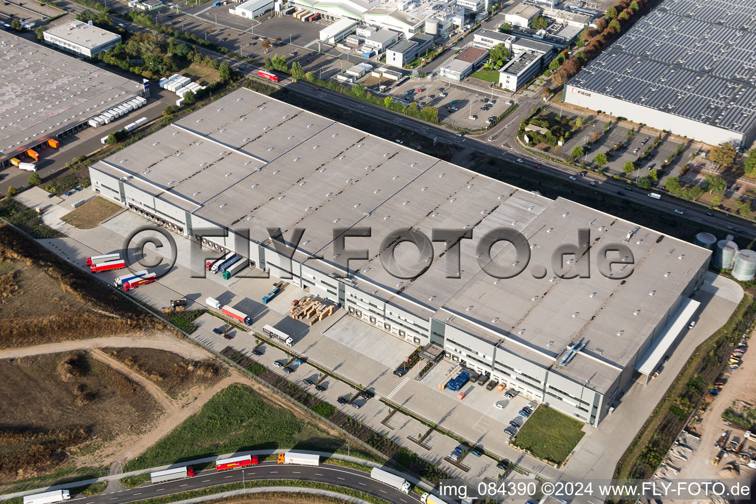 Vue aérienne de Site de l'usine ROWE Mineralölwerk GmbH à Worms dans le département Rhénanie-Palatinat, Allemagne